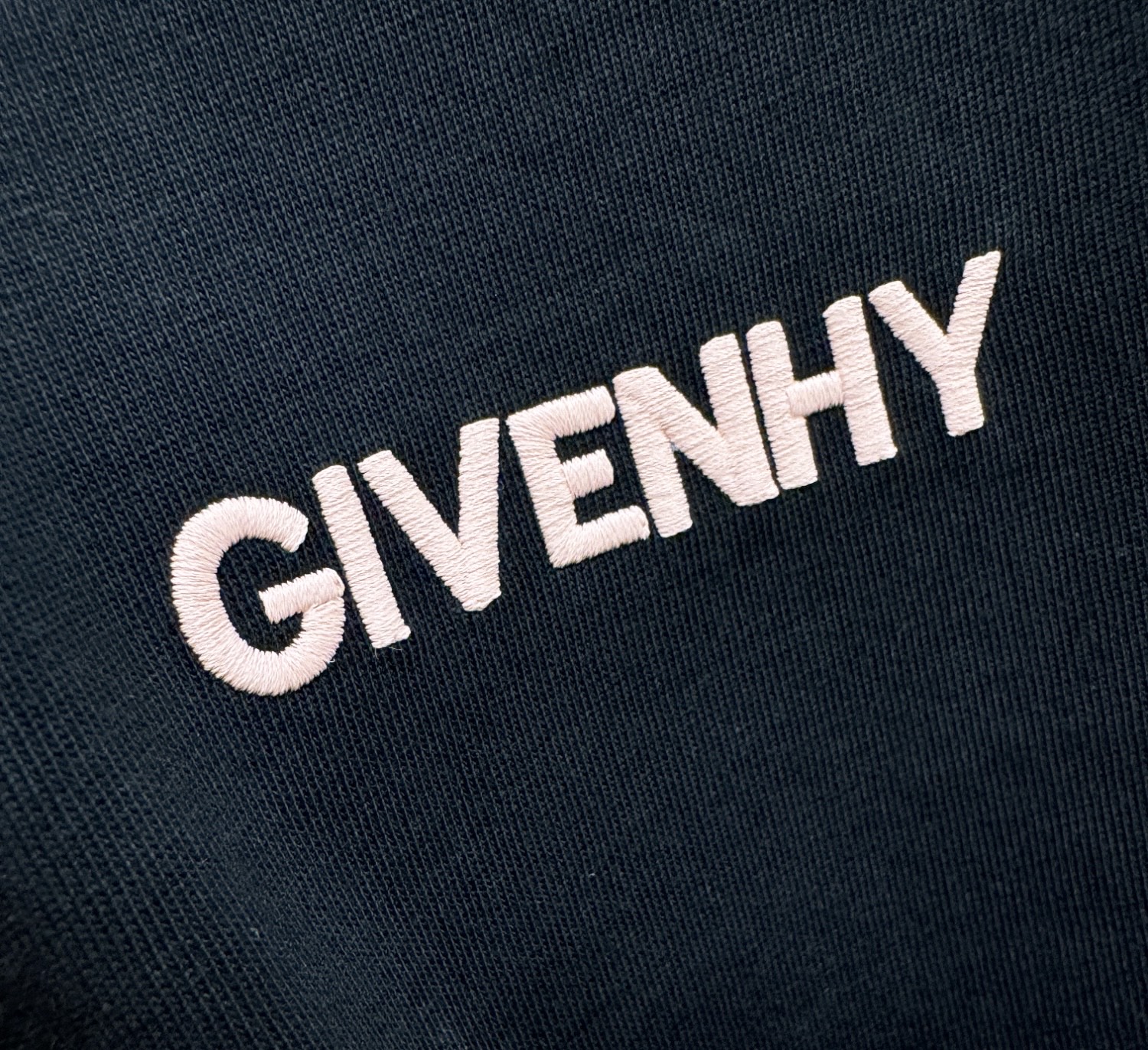 Givenchy 纪梵希2026新款短袖T恤！走秀图案时尚休闲短袖T恤衫！设计logo设计！极具设计精选