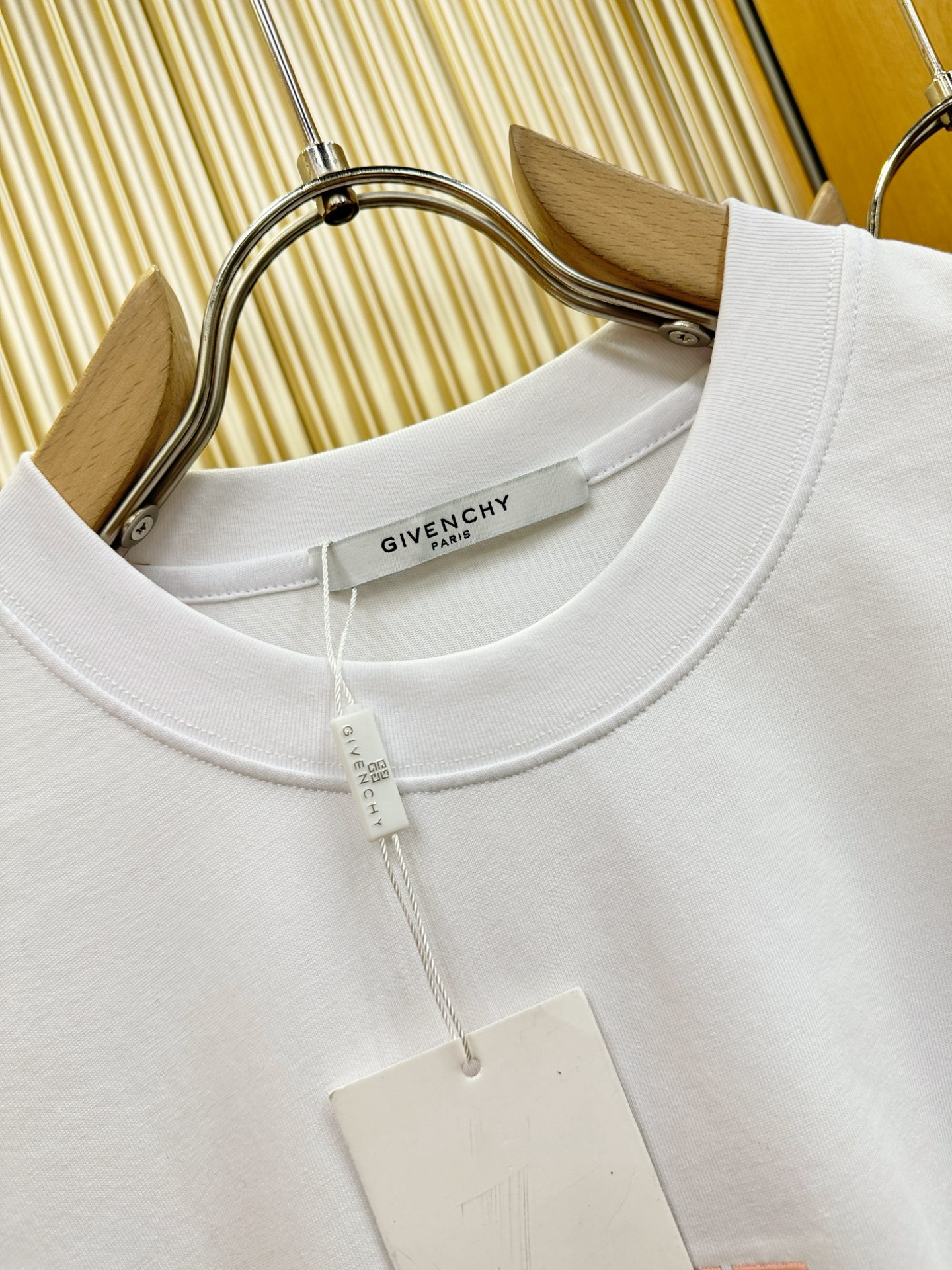 Givenchy 纪梵希2026新款短袖T恤！走秀图案时尚休闲短袖T恤衫！设计logo设计！极具设计精选