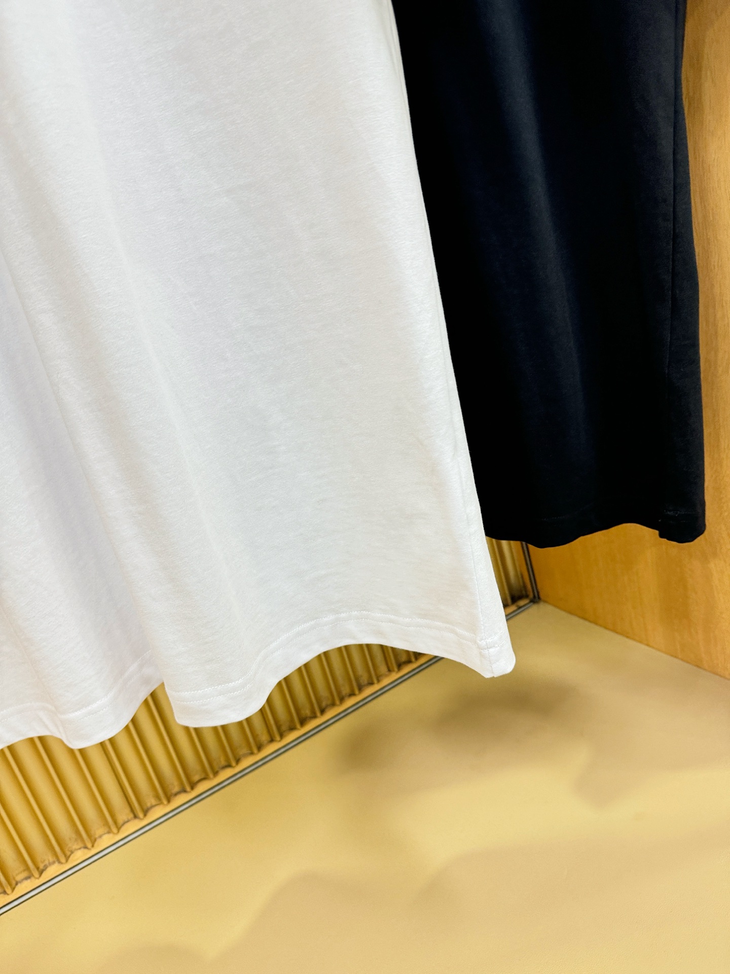 Givenchy 纪梵希2026新款短袖T恤！走秀图案时尚休闲短袖T恤衫！设计logo设计！极具设计精选