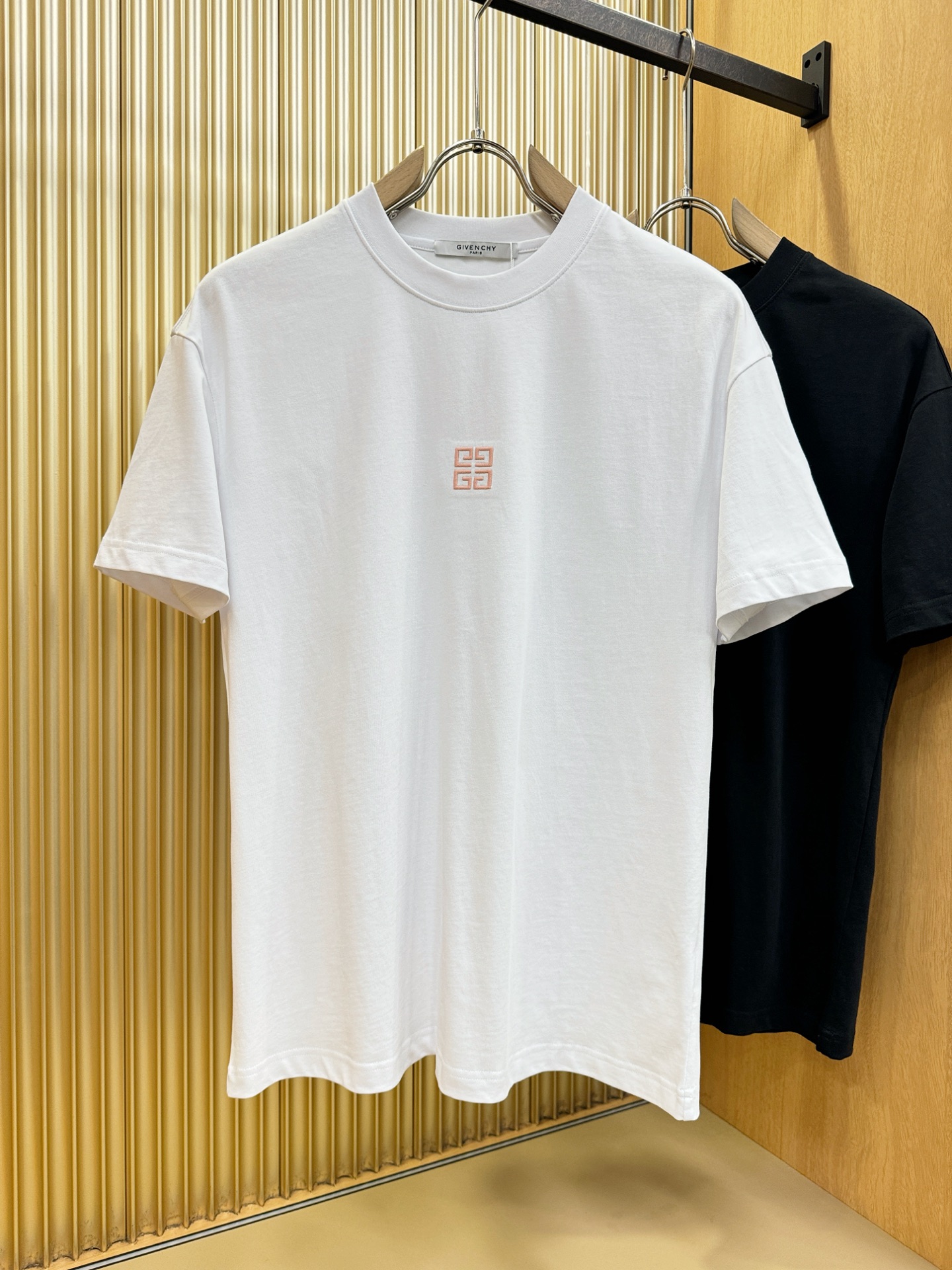 Givenchy 纪梵希2026新款短袖T恤！走秀图案时尚休闲短袖T恤衫！设计logo设计！极具设计精选