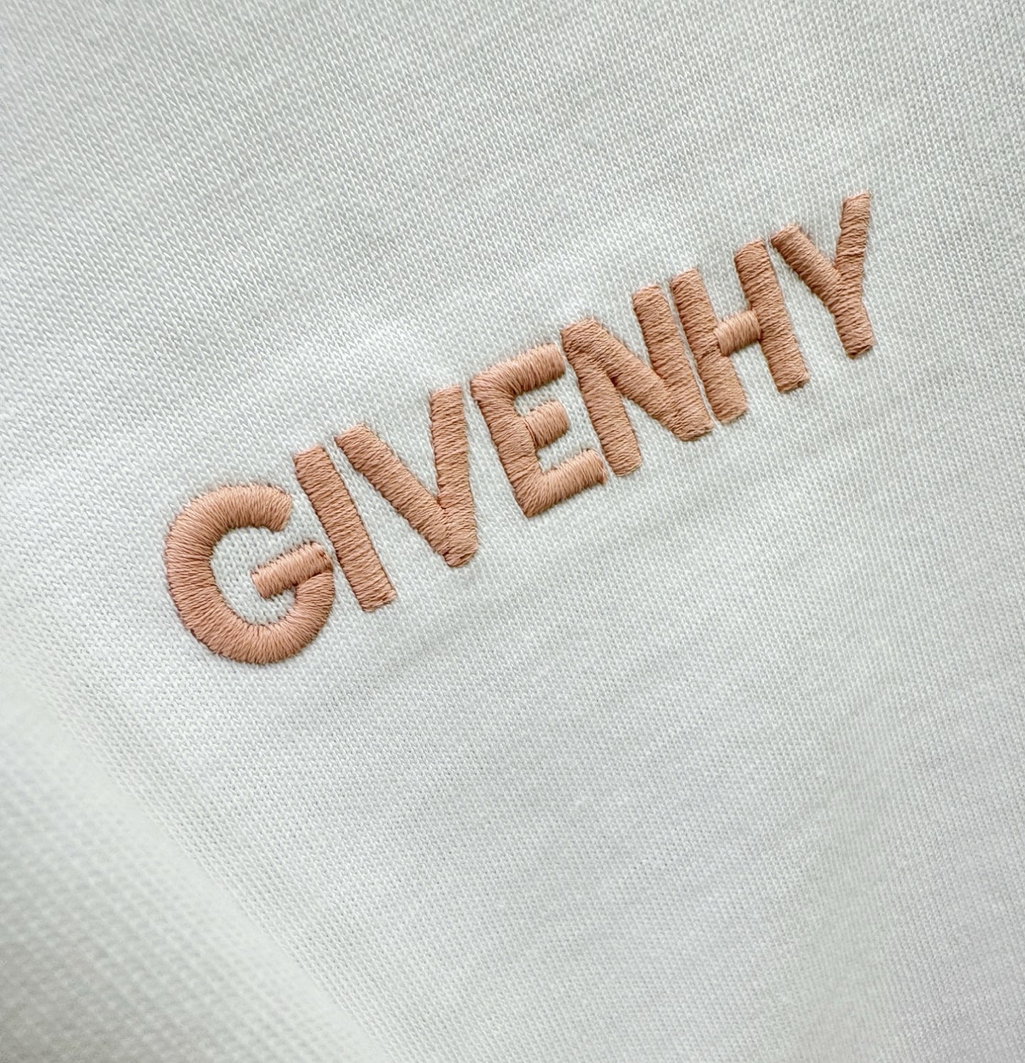 Givenchy 纪梵希2026新款短袖T恤！走秀图案时尚休闲短袖T恤衫！设计logo设计！极具设计精选