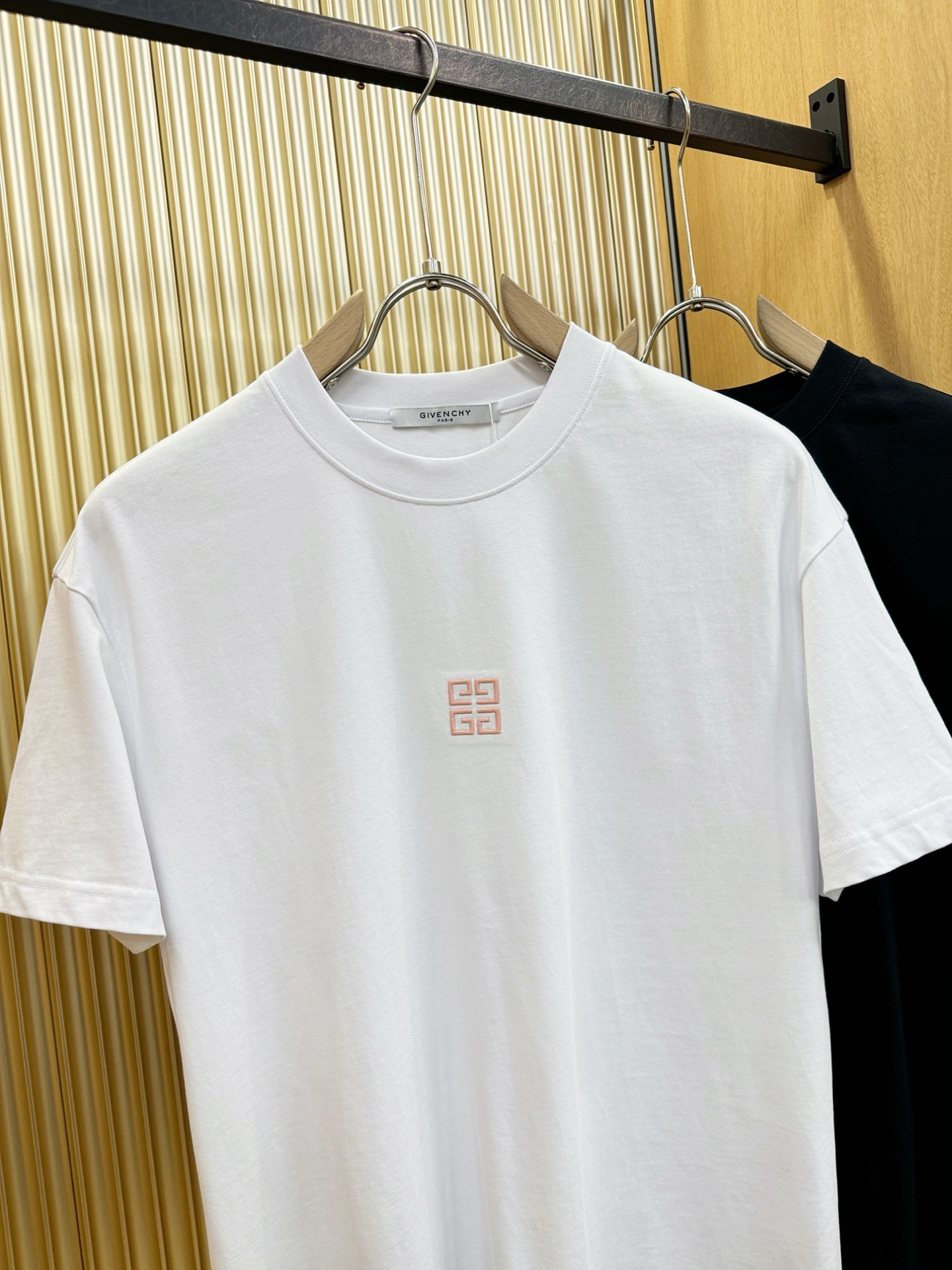 Givenchy 纪梵希2026新款短袖T恤！走秀图案时尚休闲短袖T恤衫！设计logo设计！极具设计精选