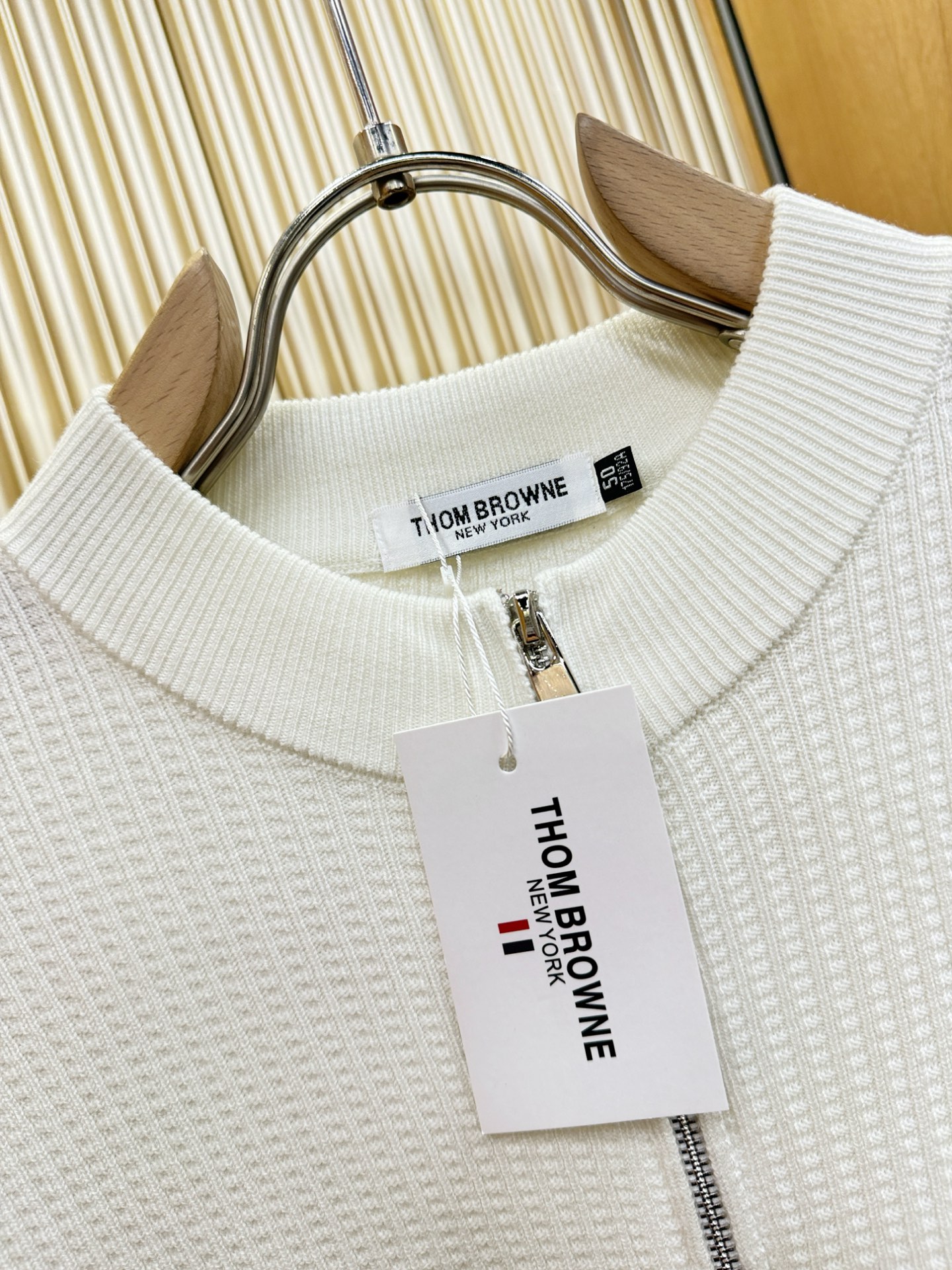 THOM BROWNE 2025秋冬新款毛衣开衫，手感柔软。 logo图案设计，贸易公司渠道稀出，同步官