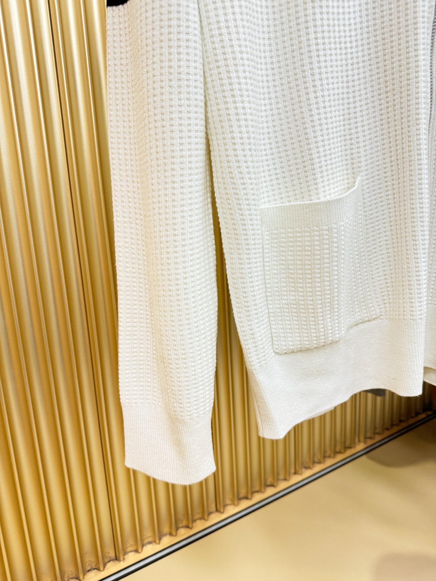 THOM BROWNE 2025秋冬新款毛衣开衫，手感柔软。 logo图案设计，贸易公司渠道稀出，同步官