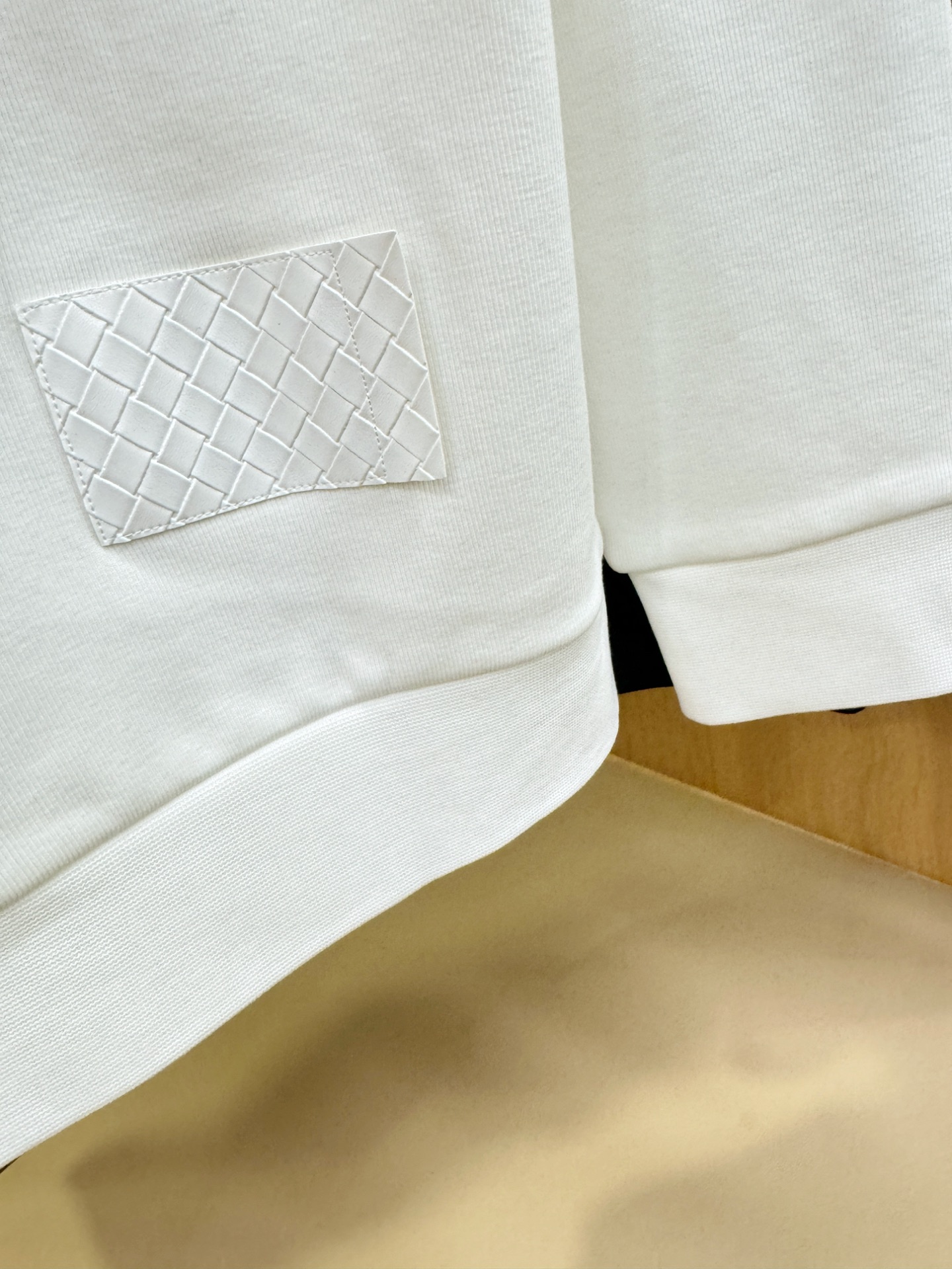 葆蝶家Bottega Veneta 2025ss秋冬新品 长袖卫衣，经典Logo设计，百搭款 官网同步发