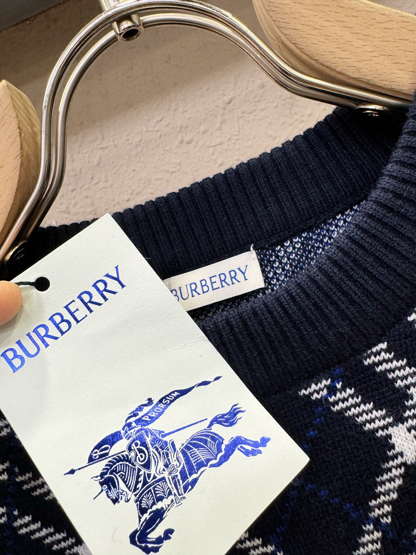 BURBERRY巴宝莉 专柜同步 冬季新款羊毛衫（绵羊毛）甄选客供进口绵羊毛材质！面料手感偏厚实，柔软绵