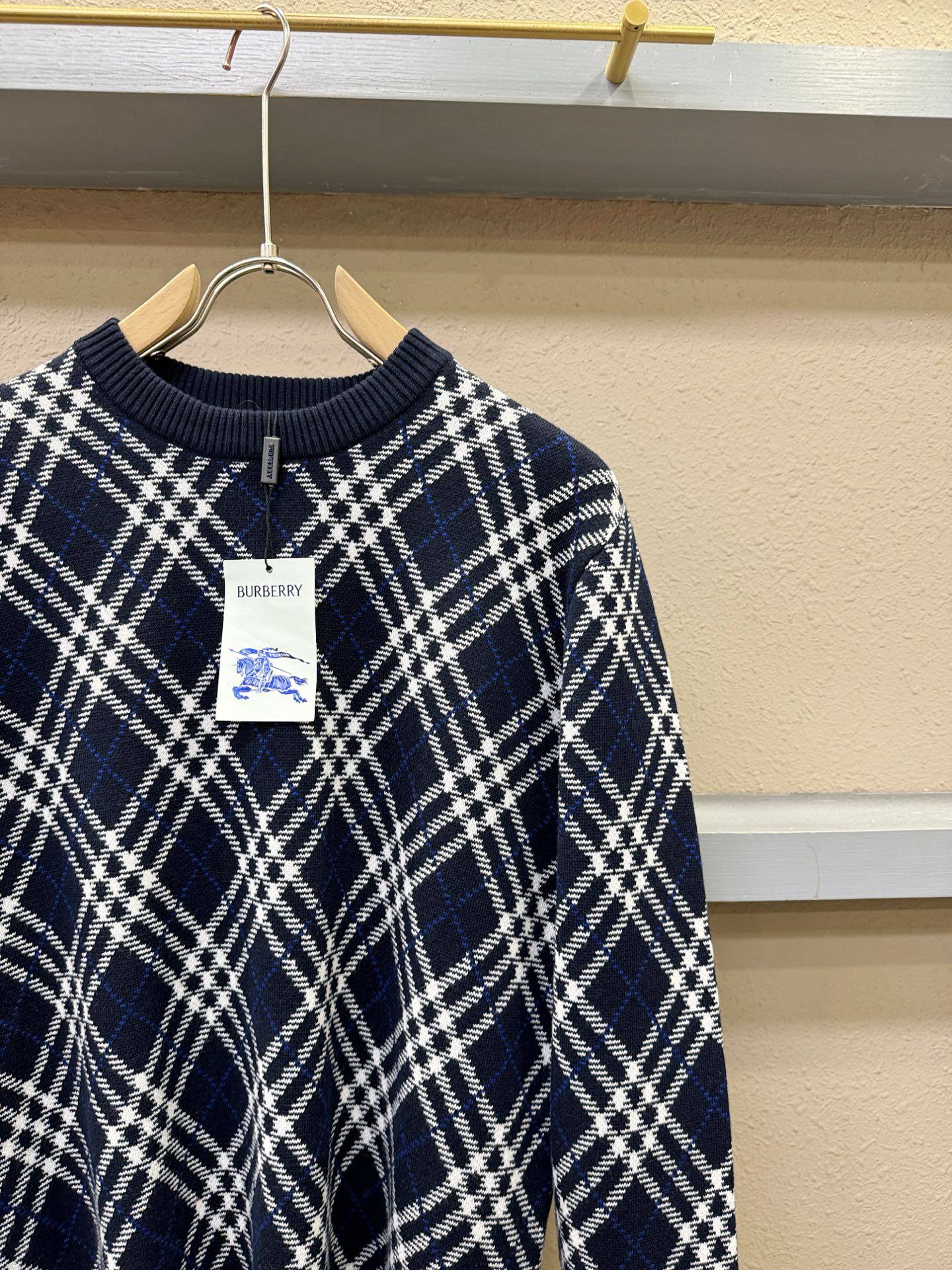 BURBERRY巴宝莉 专柜同步 冬季新款羊毛衫（绵羊毛）甄选客供进口绵羊毛材质！面料手感偏厚实，柔软绵