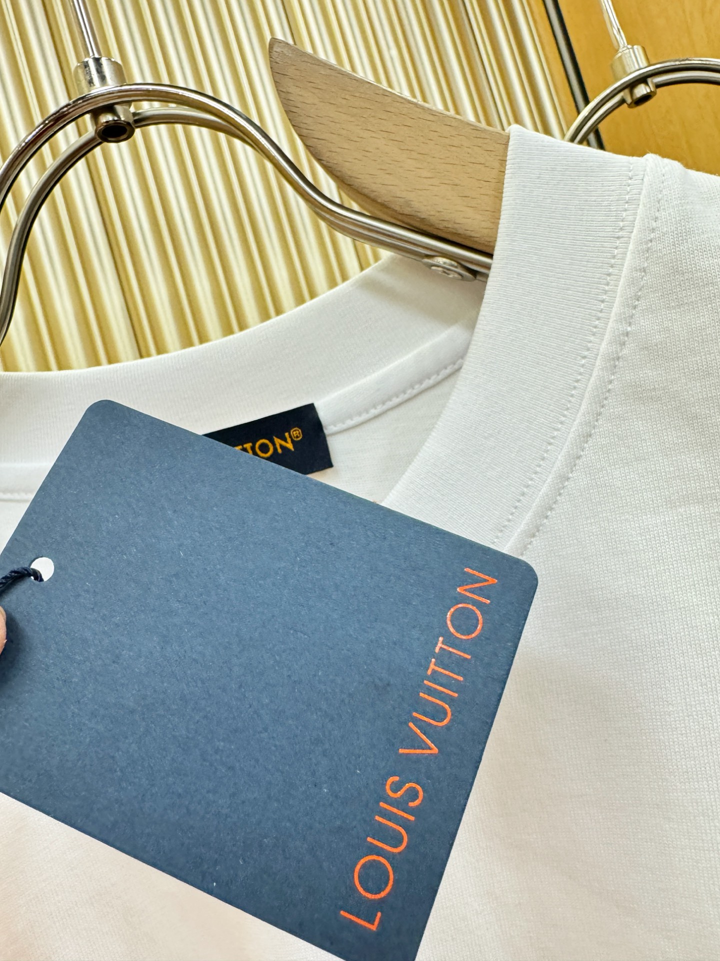 LV路易威登 2026新款短袖T恤！走秀图案时尚休闲短袖T恤衫！设计logo设计！极具设计精选客供面料，