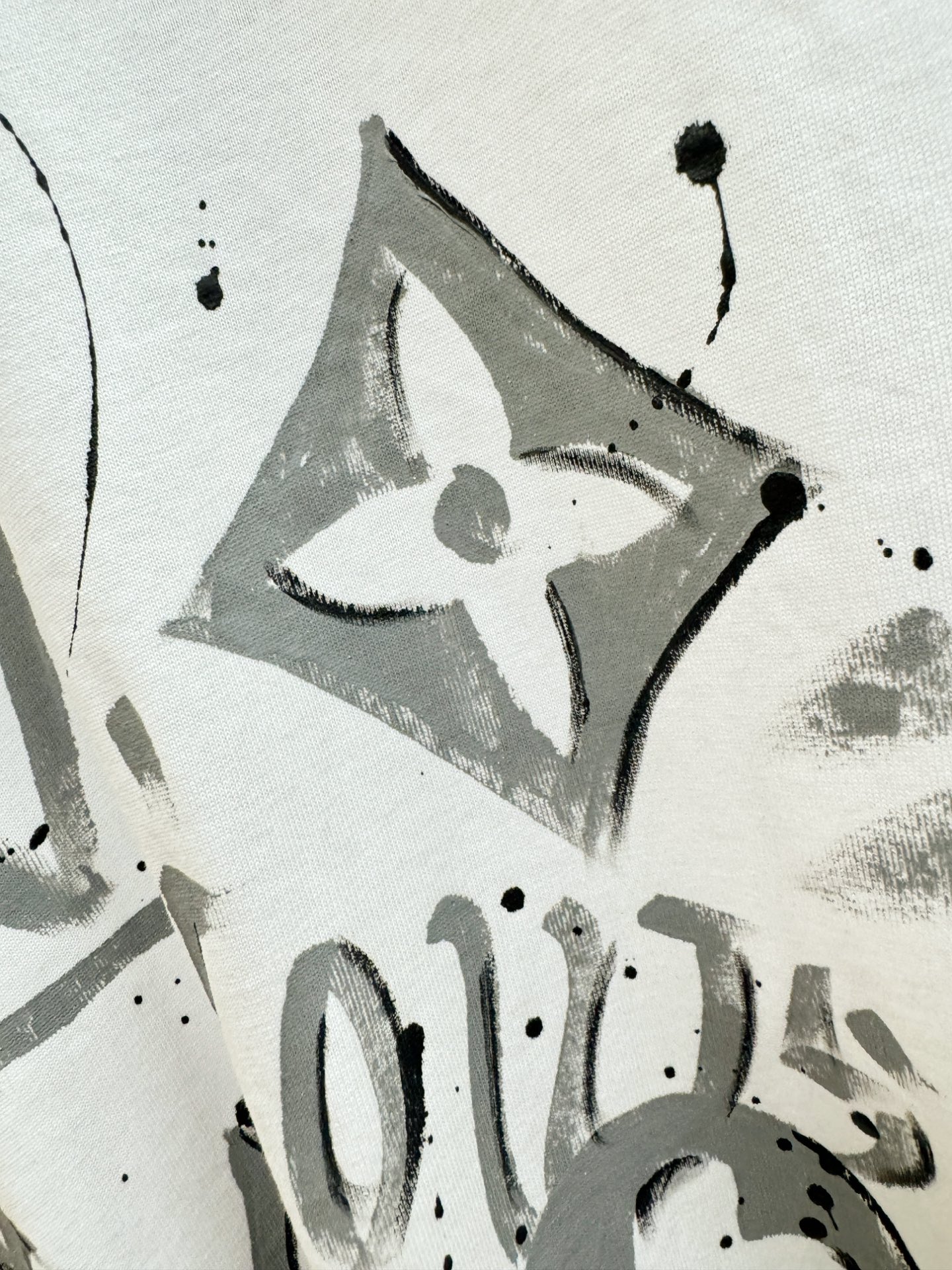 LV路易威登 2026新款短袖T恤！走秀图案时尚休闲短袖T恤衫！设计logo设计！极具设计精选客供面料，