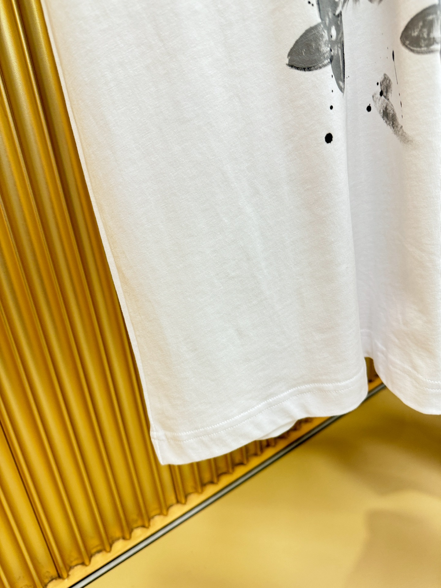 LV路易威登 2026新款短袖T恤！走秀图案时尚休闲短袖T恤衫！设计logo设计！极具设计精选客供面料，