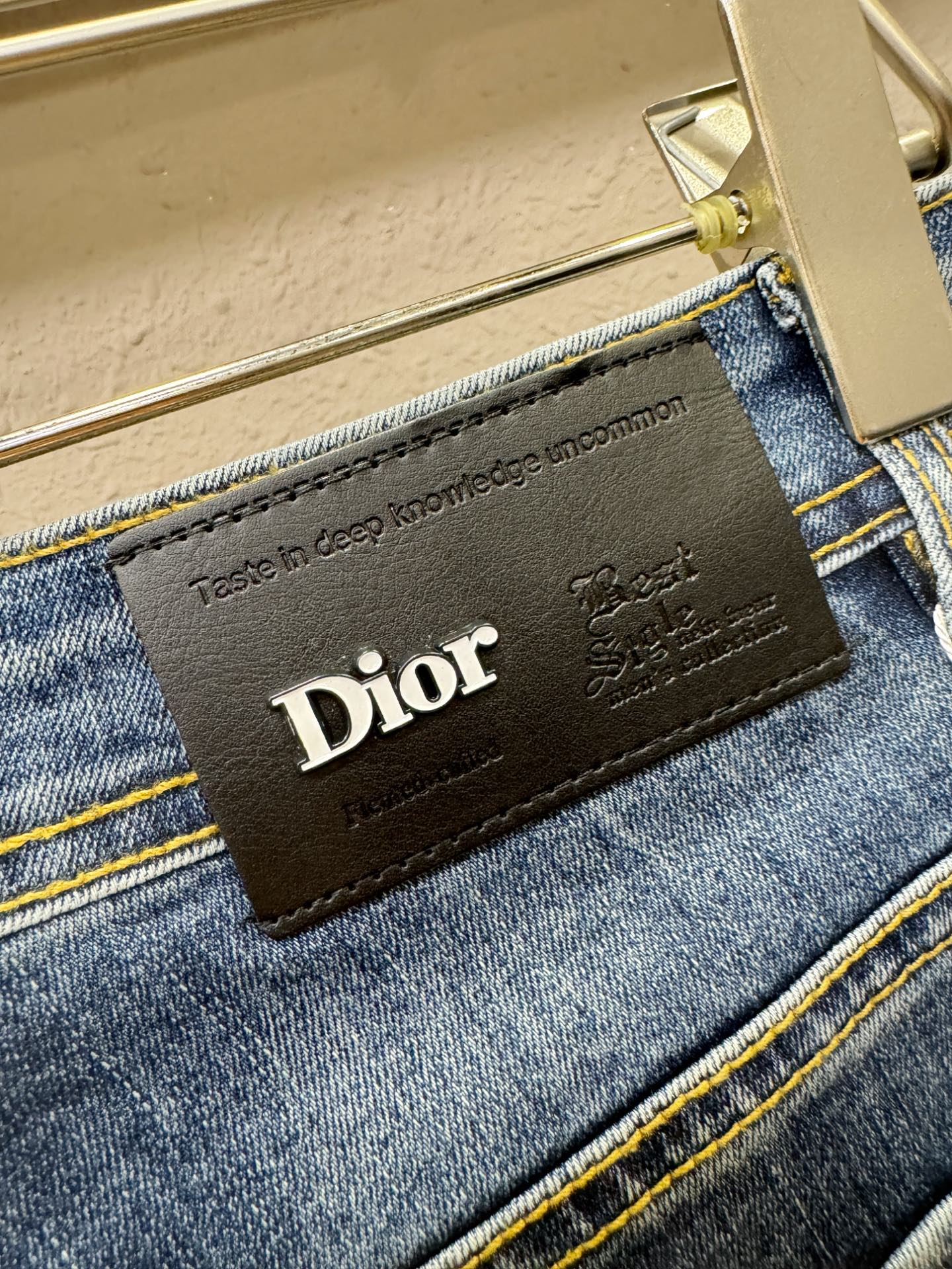 Dior迪奥 专柜新品,牛仔裤 重工打造,品牌经典LOGO设计,三标齐全 4
