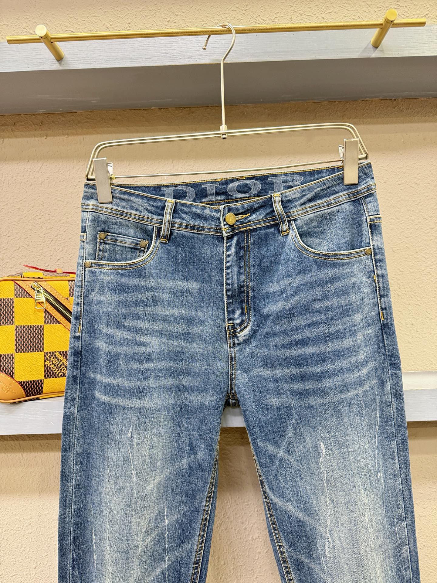 Dior迪奥 专柜新品,牛仔裤 重工打造,品牌经典LOGO设计,三标齐全 3