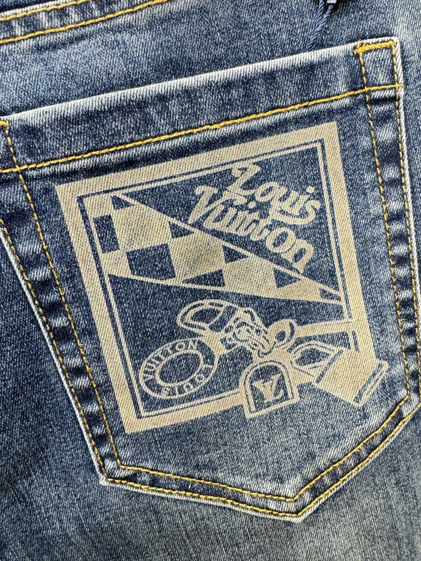 LV路易威登 专柜新品,牛仔裤 重工打造,品牌经典LOGO设计,三标齐全 8