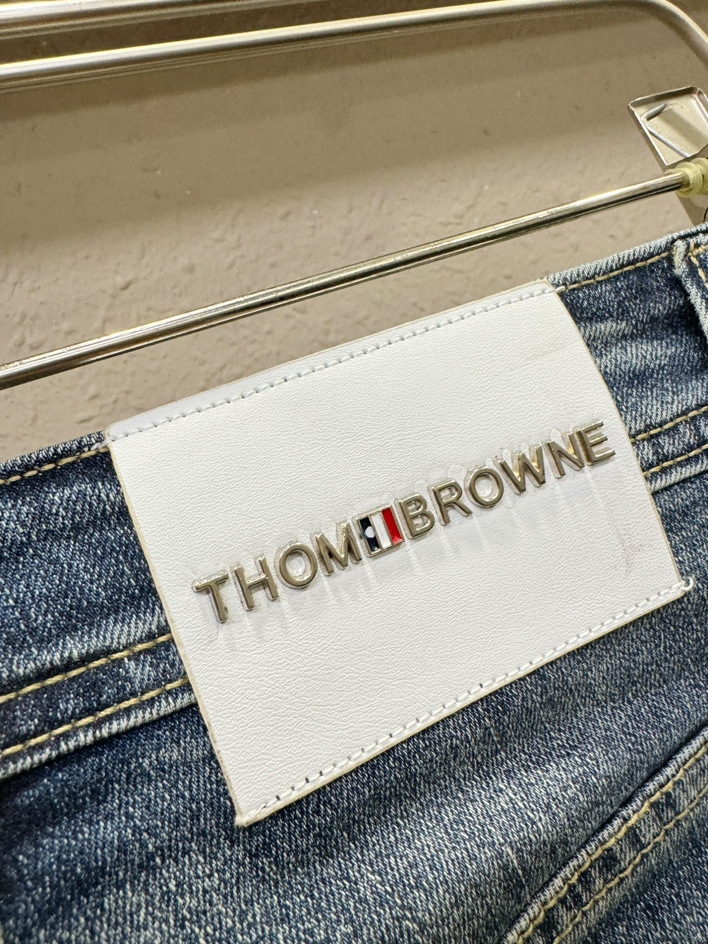 TB 专柜新品,牛仔裤 重工打造,品牌经典LOGO设计,三标齐全 8