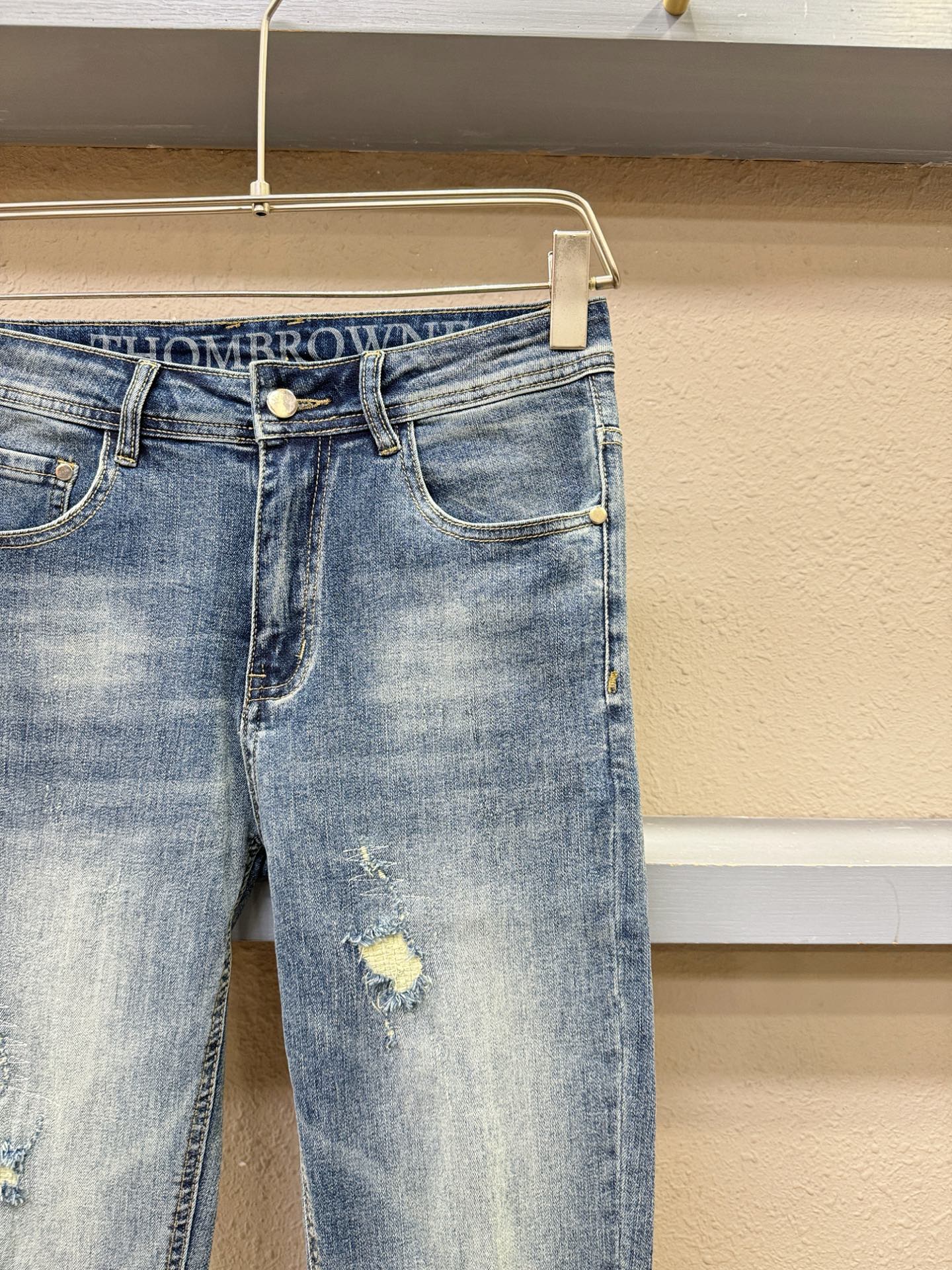 TB 专柜新品,牛仔裤 重工打造,品牌经典LOGO设计,三标齐全 5