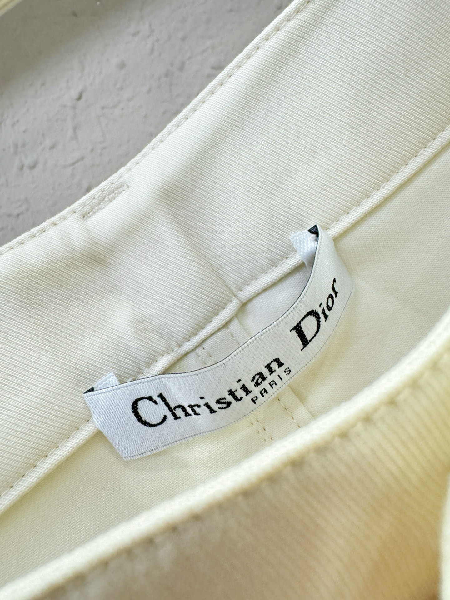 Dior迪奥 天丝羊毛休闲裤，选用欧洲进口面料，柔软舒适有质感，原版五金配件，非常炫酷，细节处理精致，上