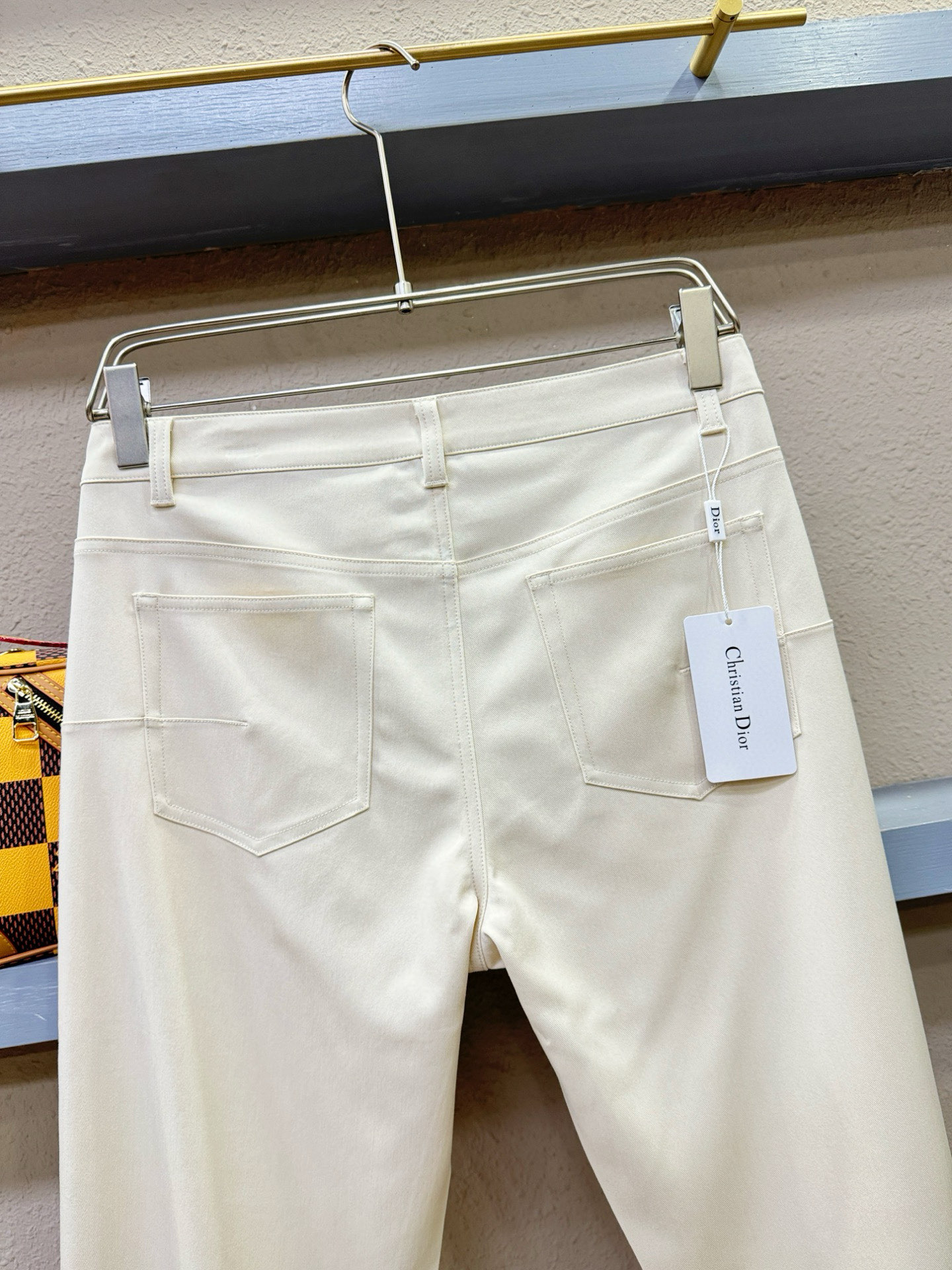 Dior迪奥 天丝羊毛休闲裤，选用欧洲进口面料，柔软舒适有质感，原版五金配件，非常炫酷，细节处理精致，上