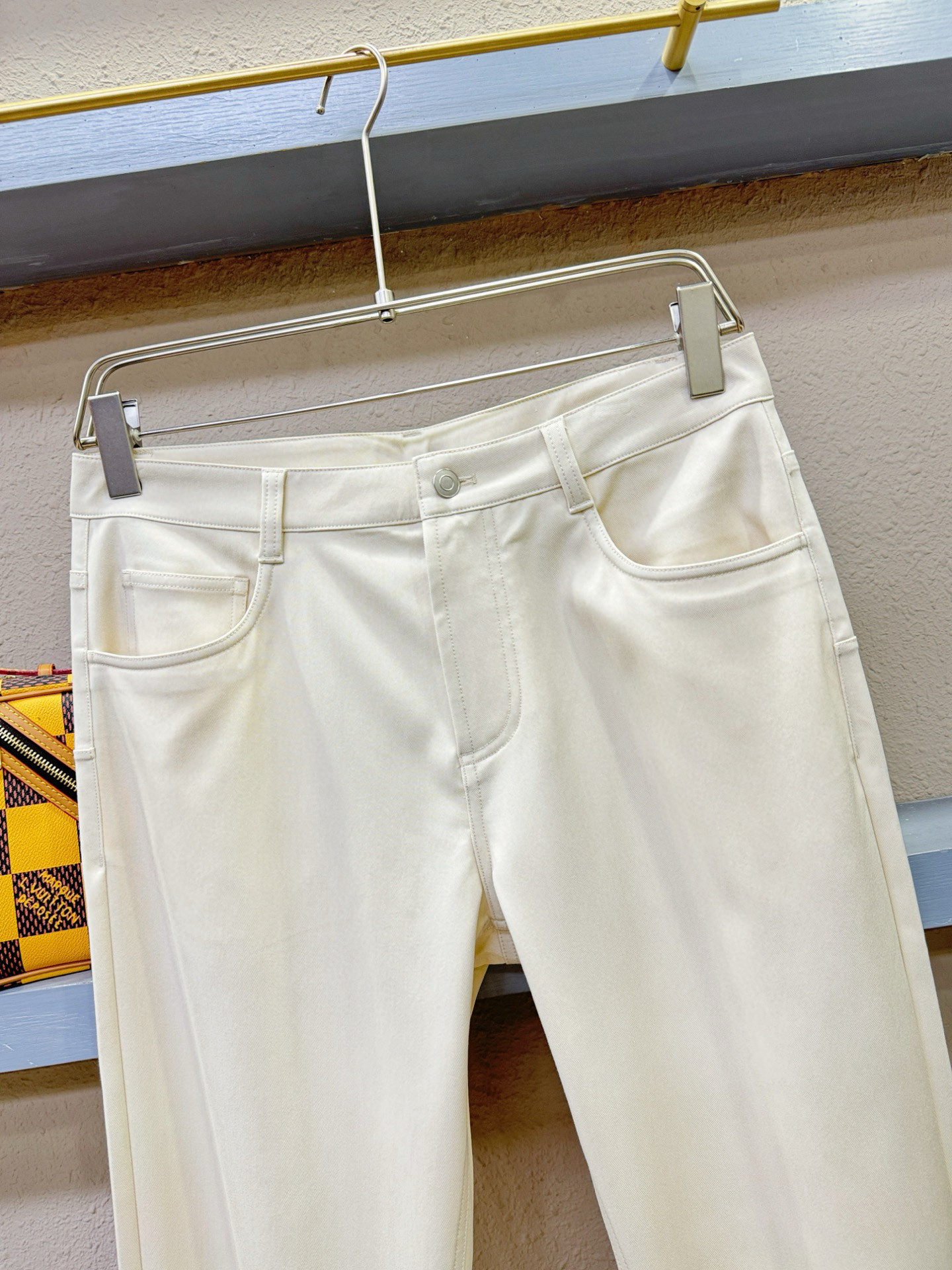 Dior迪奥 天丝羊毛休闲裤，选用欧洲进口面料，柔软舒适有质感，原版五金配件，非常炫酷，细节处理精致，上