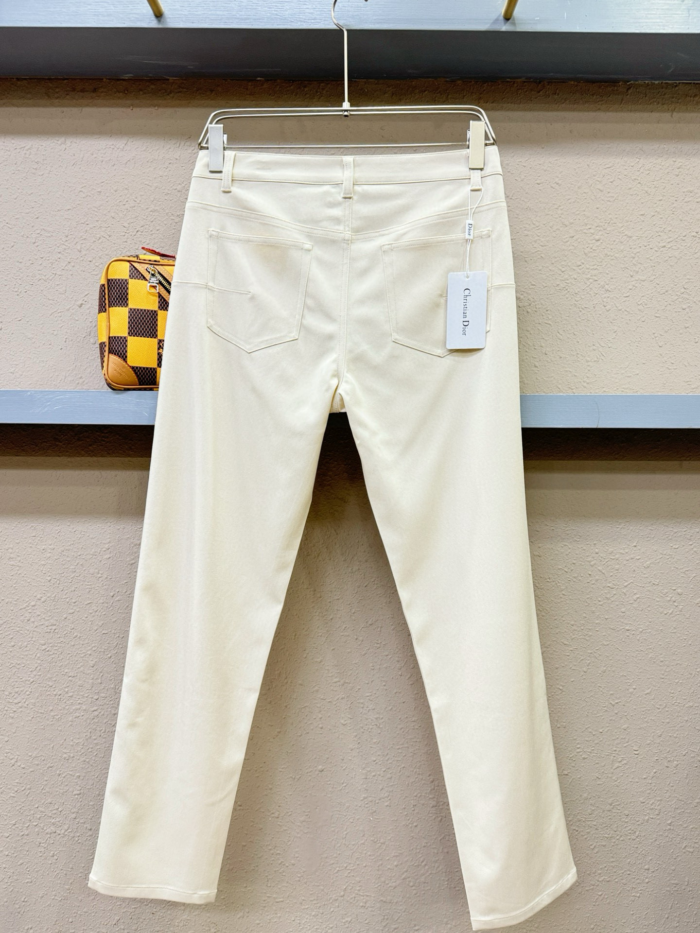 Dior迪奥 天丝羊毛休闲裤，选用欧洲进口面料，柔软舒适有质感，原版五金配件，非常炫酷，细节处理精致，上