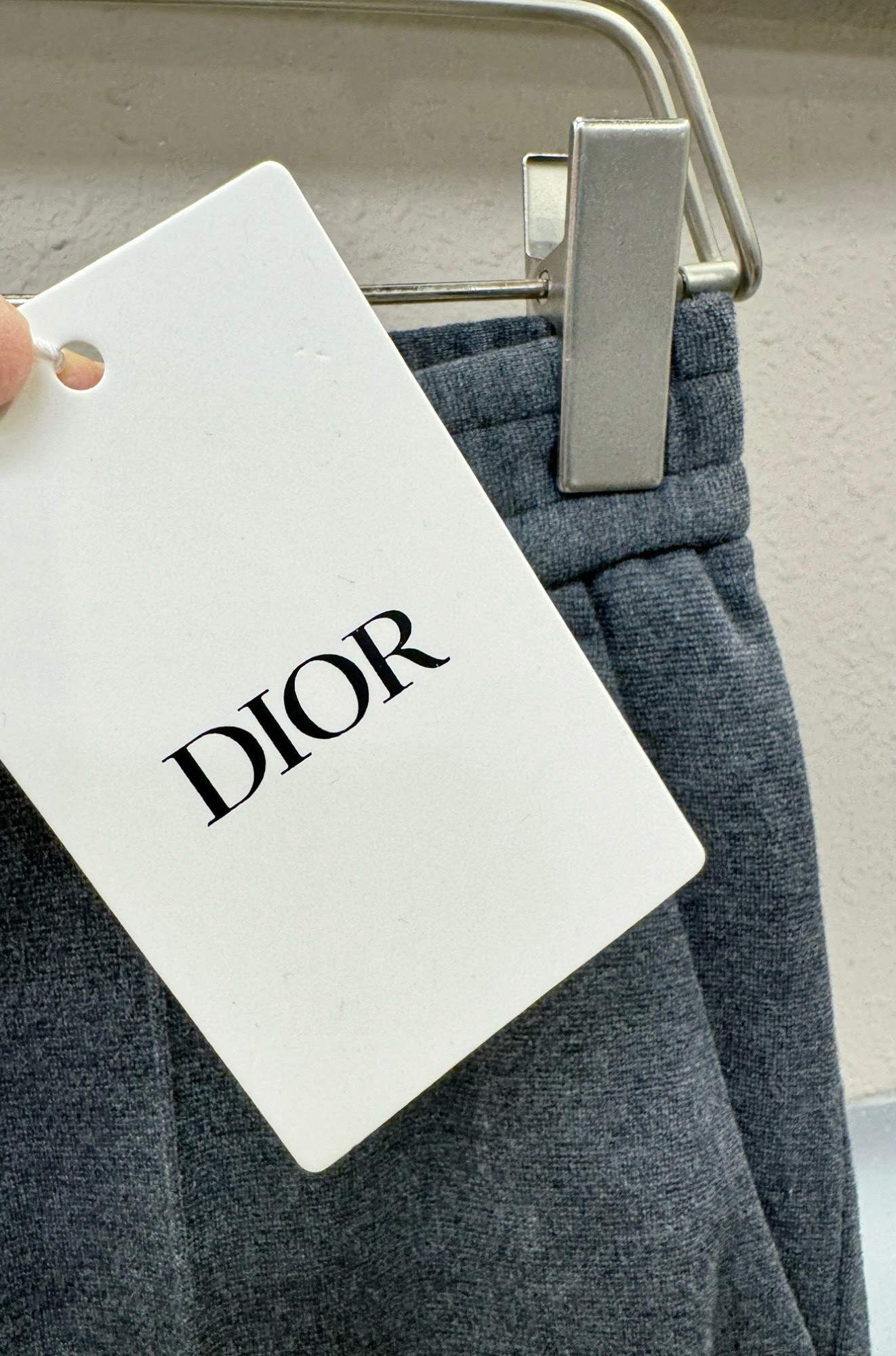 Dior迪奥 超火休闲裤，选用欧洲进口天丝羊毛面料，柔软舒适有质感，原版五金配件，非常炫酷，细节处理精致