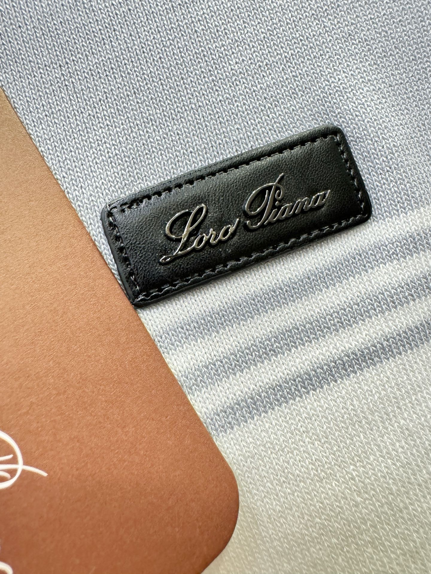 Loro Piana诺悠翩雅 2026春夏新品针织短袖，进口针织面料，手感柔软。顶级进口私货，时尚设计潮