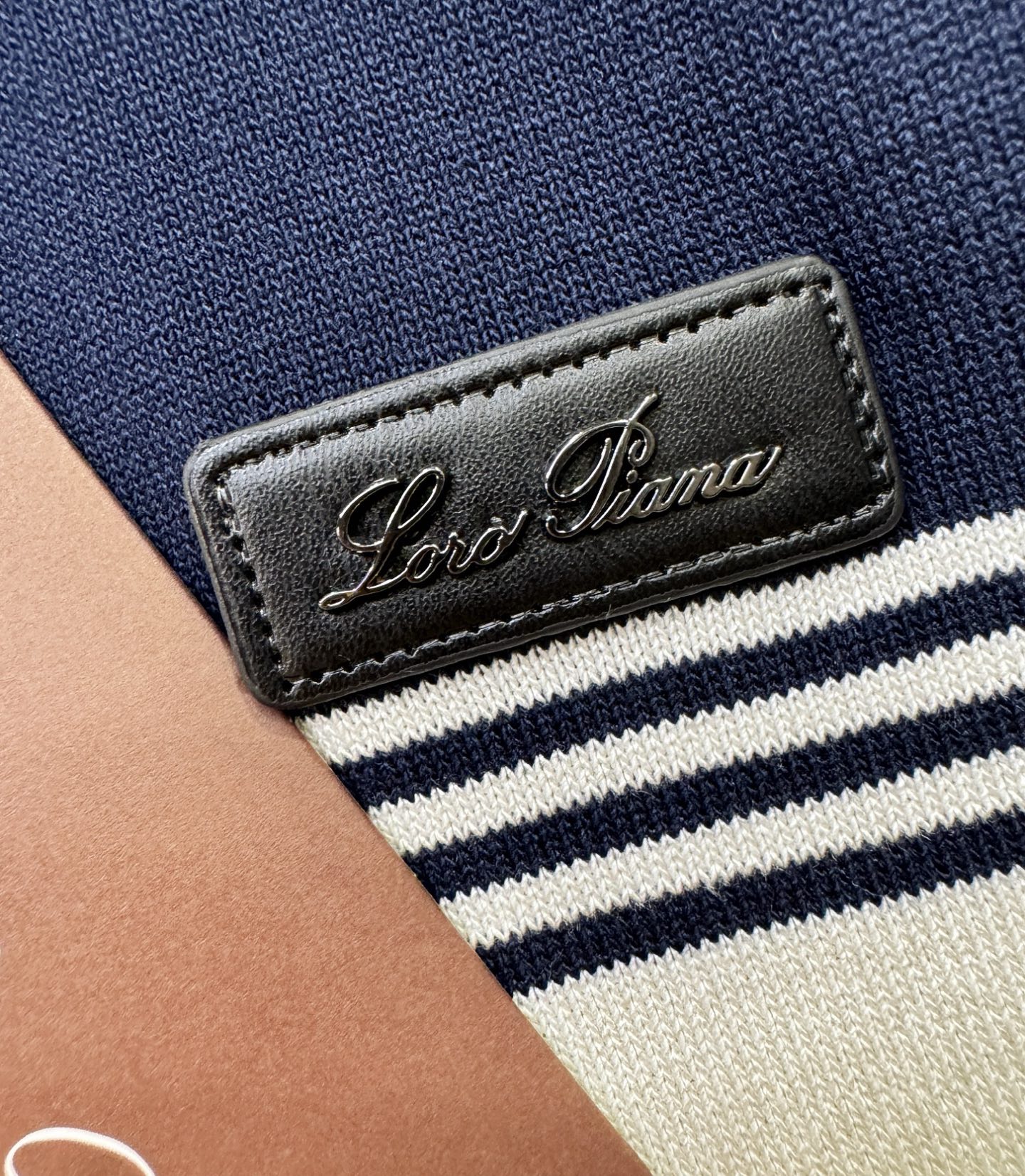 Loro Piana诺悠翩雅 2026春夏新品针织短袖，进口针织面料，手感柔软。顶级进口私货，时尚设计潮