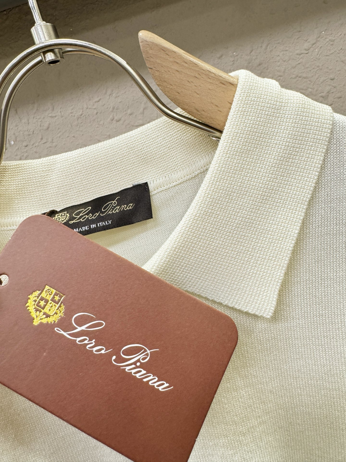 Loro Piana诺悠翩雅 2026春夏新品针织短袖，进口针织面料，手感柔软。顶级进口私货，时尚设计潮