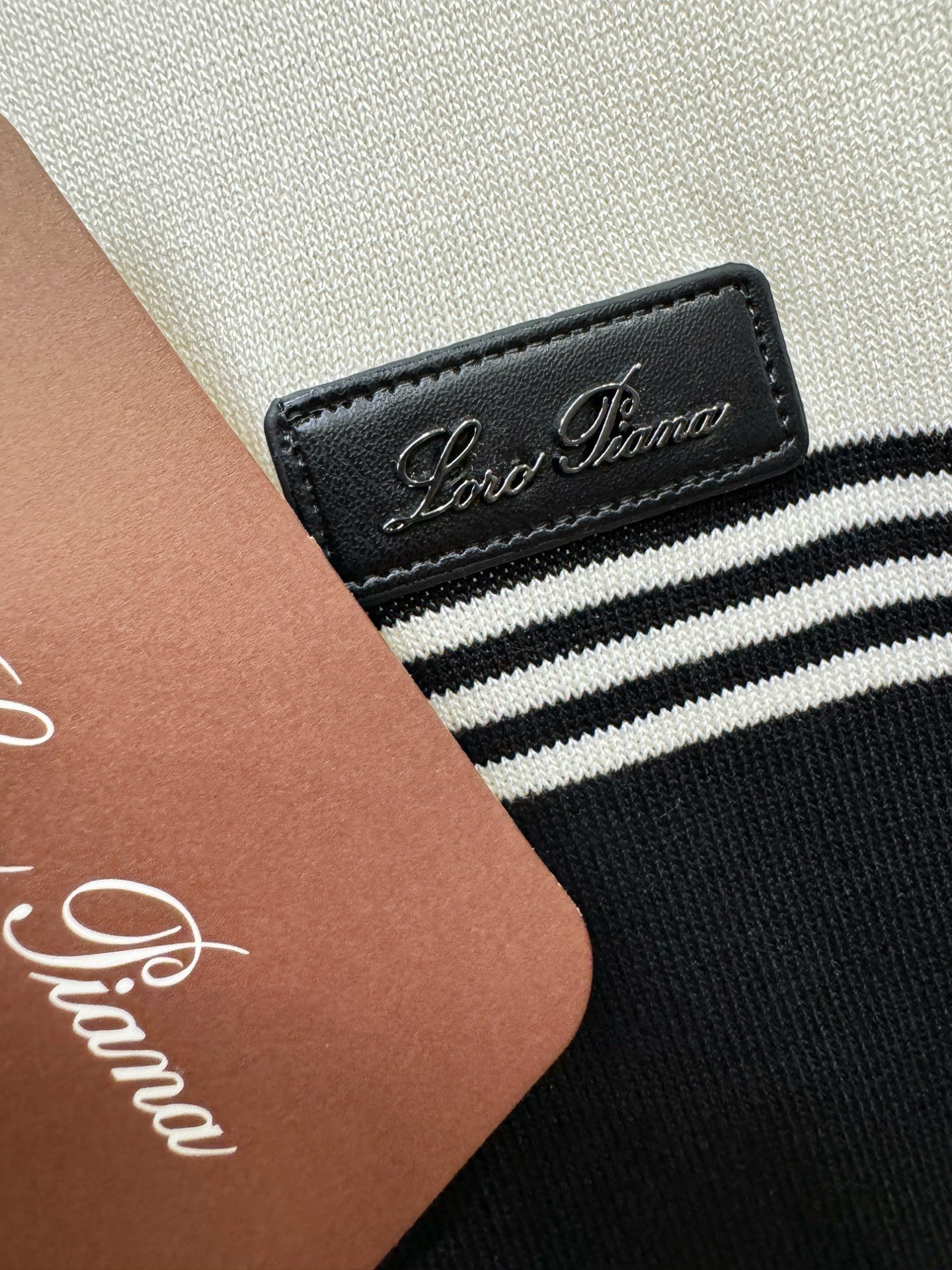 Loro Piana诺悠翩雅 2026春夏新品针织短袖，进口针织面料，手感柔软。顶级进口私货，时尚设计潮