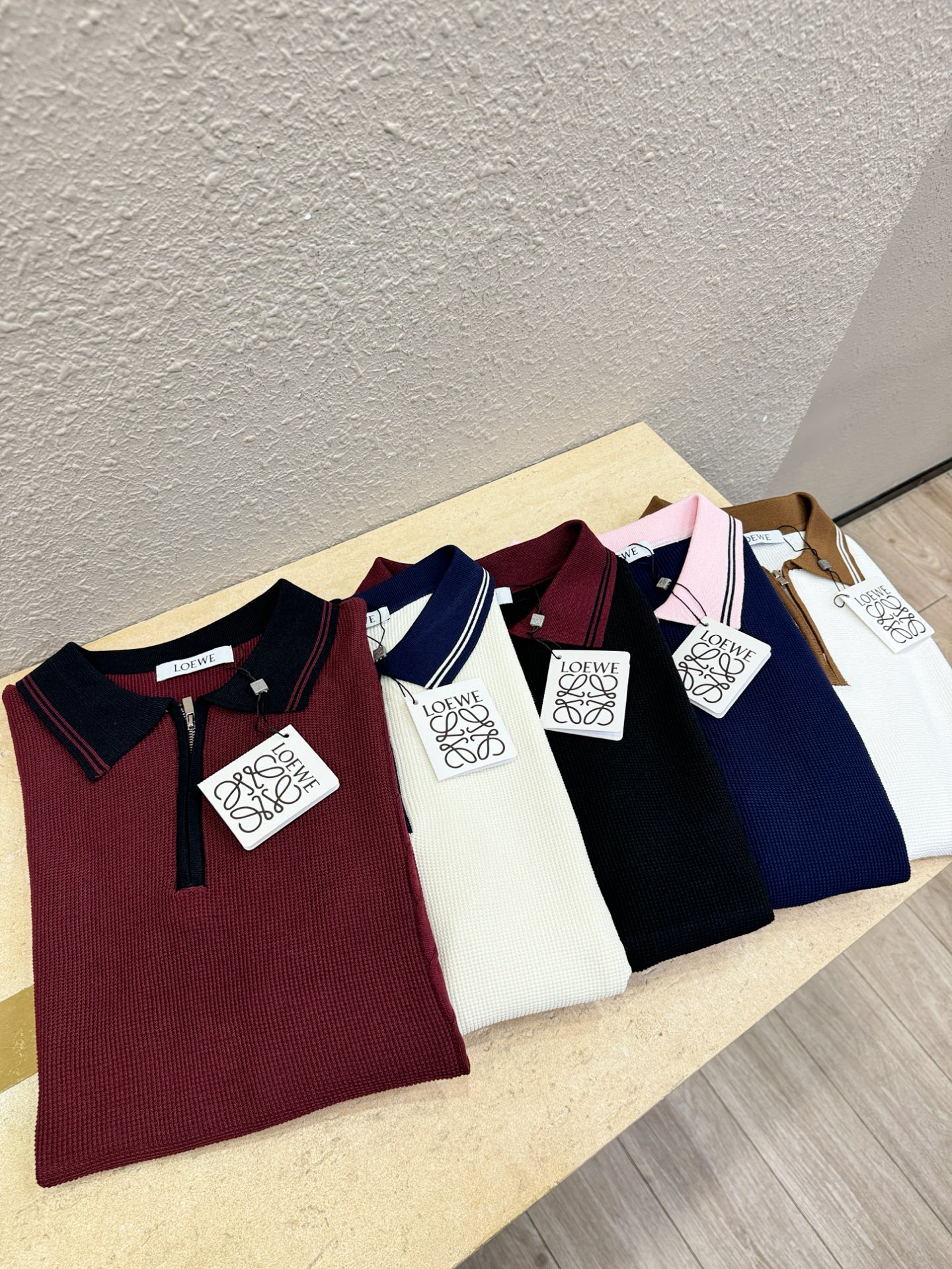 LOEWE罗意威 2026春夏新品针织短袖，进口针织面料，手感柔软。顶级进口私货，时尚设计潮流短袖针织衫