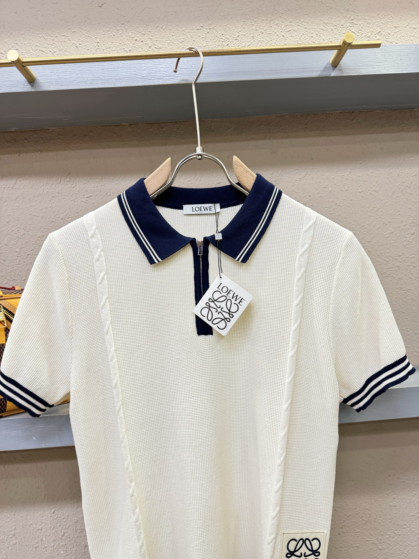 LOEWE罗意威 2026春夏新品针织短袖，进口针织面料，手感柔软。顶级进口私货，时尚设计潮流短袖针织衫