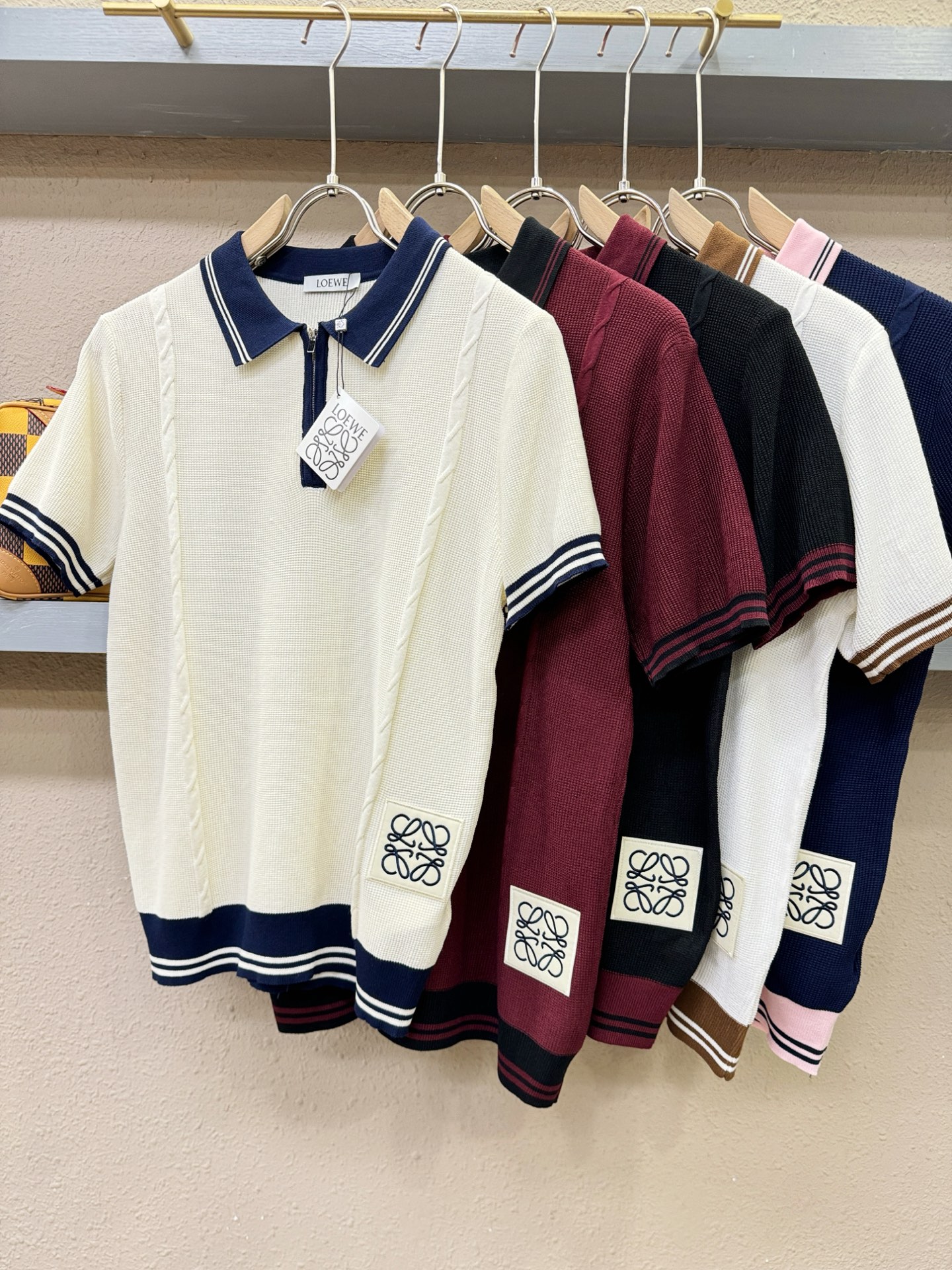 LOEWE罗意威 2026春夏新品针织短袖，进口针织面料，手感柔软。顶级进口私货，时尚设计潮流短袖针织衫