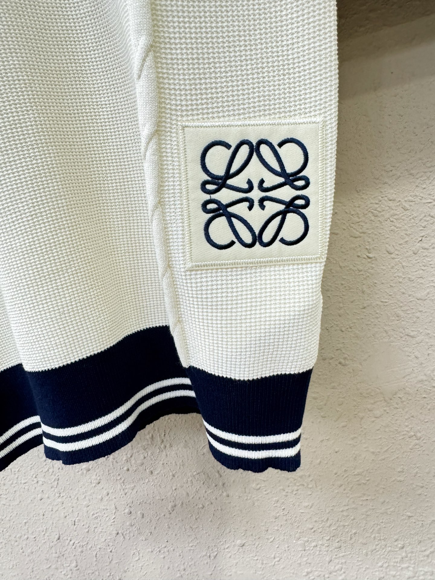 LOEWE罗意威 2026春夏新品针织短袖，进口针织面料，手感柔软。顶级进口私货，时尚设计潮流短袖针织衫