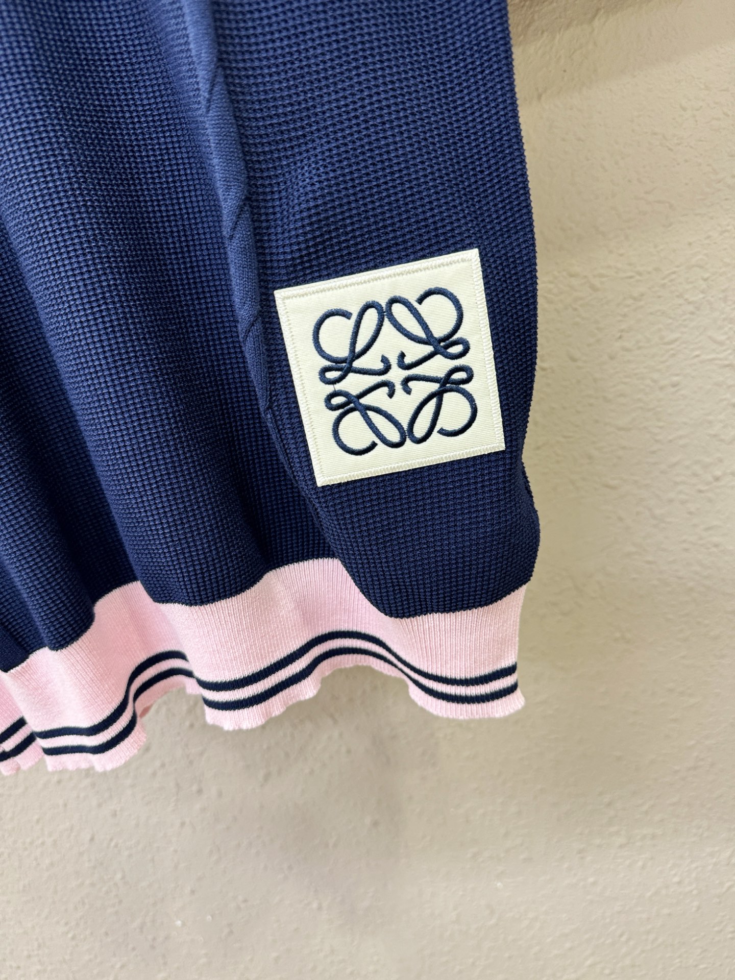 LOEWE罗意威 2026春夏新品针织短袖，进口针织面料，手感柔软。顶级进口私货，时尚设计潮流短袖针织衫