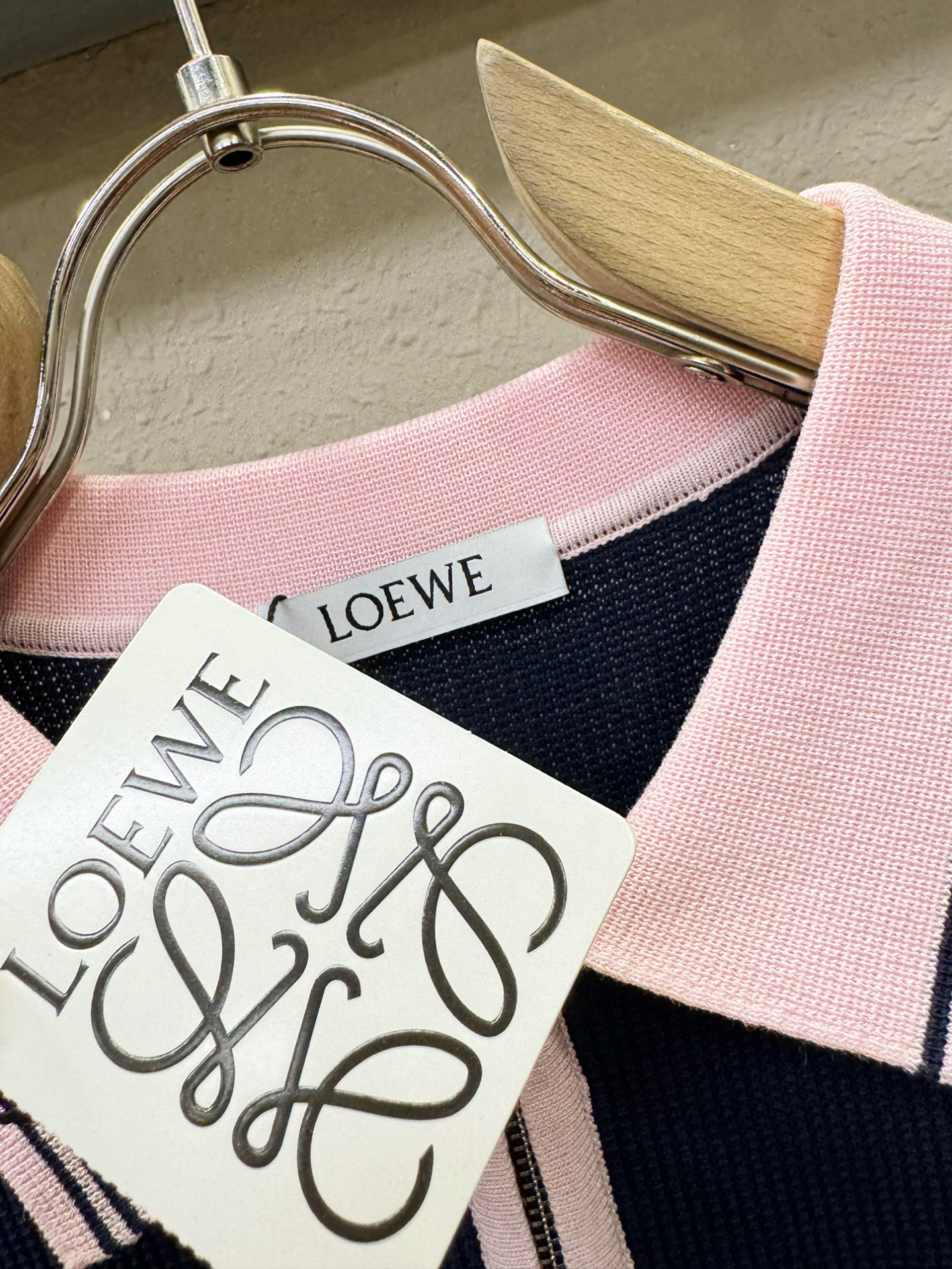 LOEWE罗意威 2026春夏新品针织短袖，进口针织面料，手感柔软。顶级进口私货，时尚设计潮流短袖针织衫