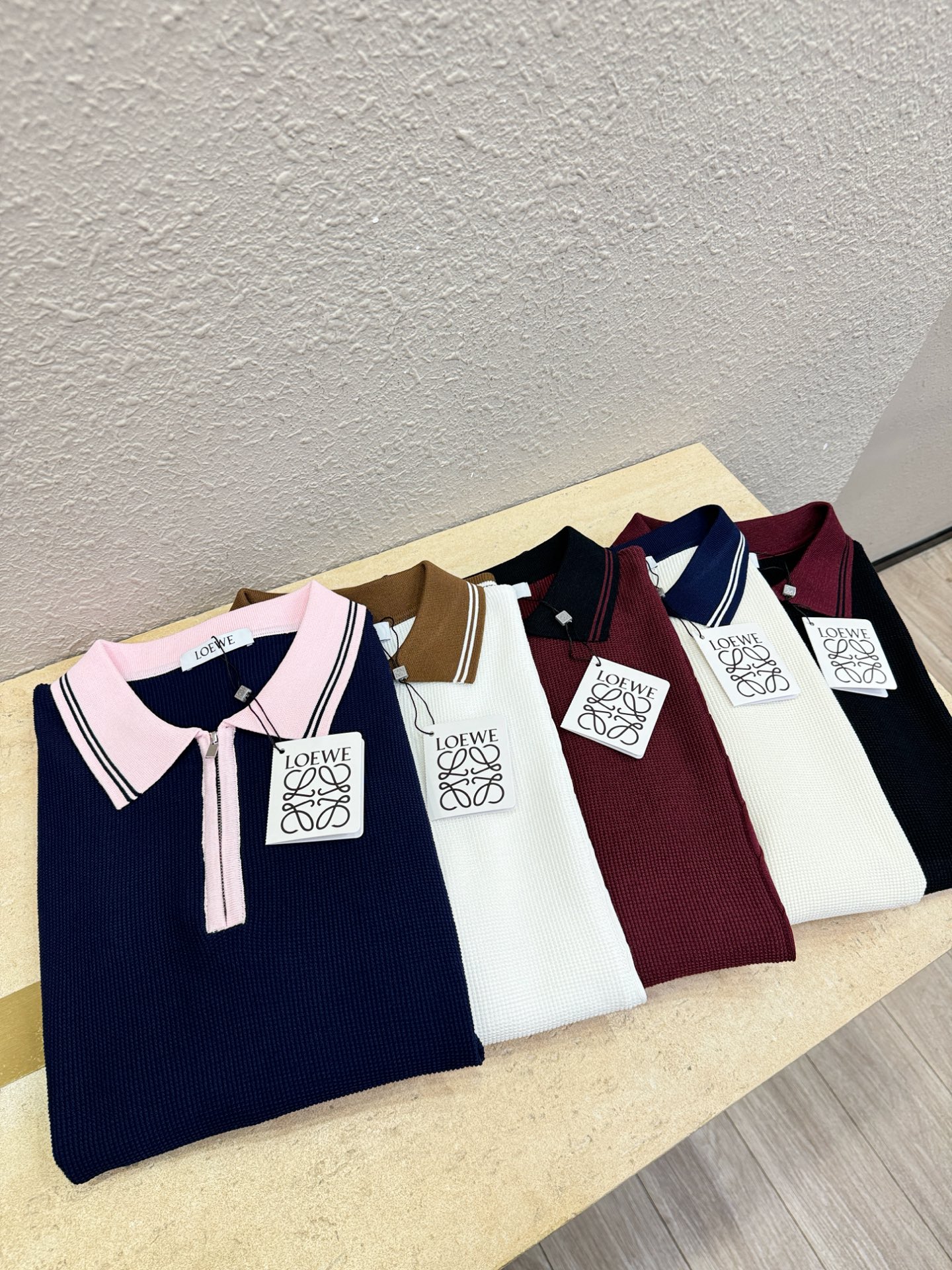 LOEWE罗意威 2026春夏新品针织短袖，进口针织面料，手感柔软。顶级进口私货，时尚设计潮流短袖针织衫
