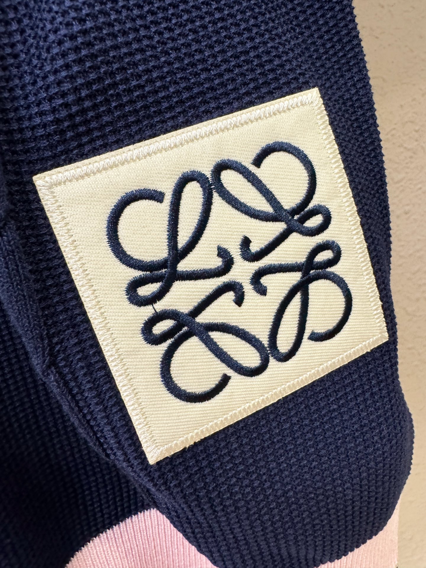 LOEWE罗意威 2026春夏新品针织短袖，进口针织面料，手感柔软。顶级进口私货，时尚设计潮流短袖针织衫