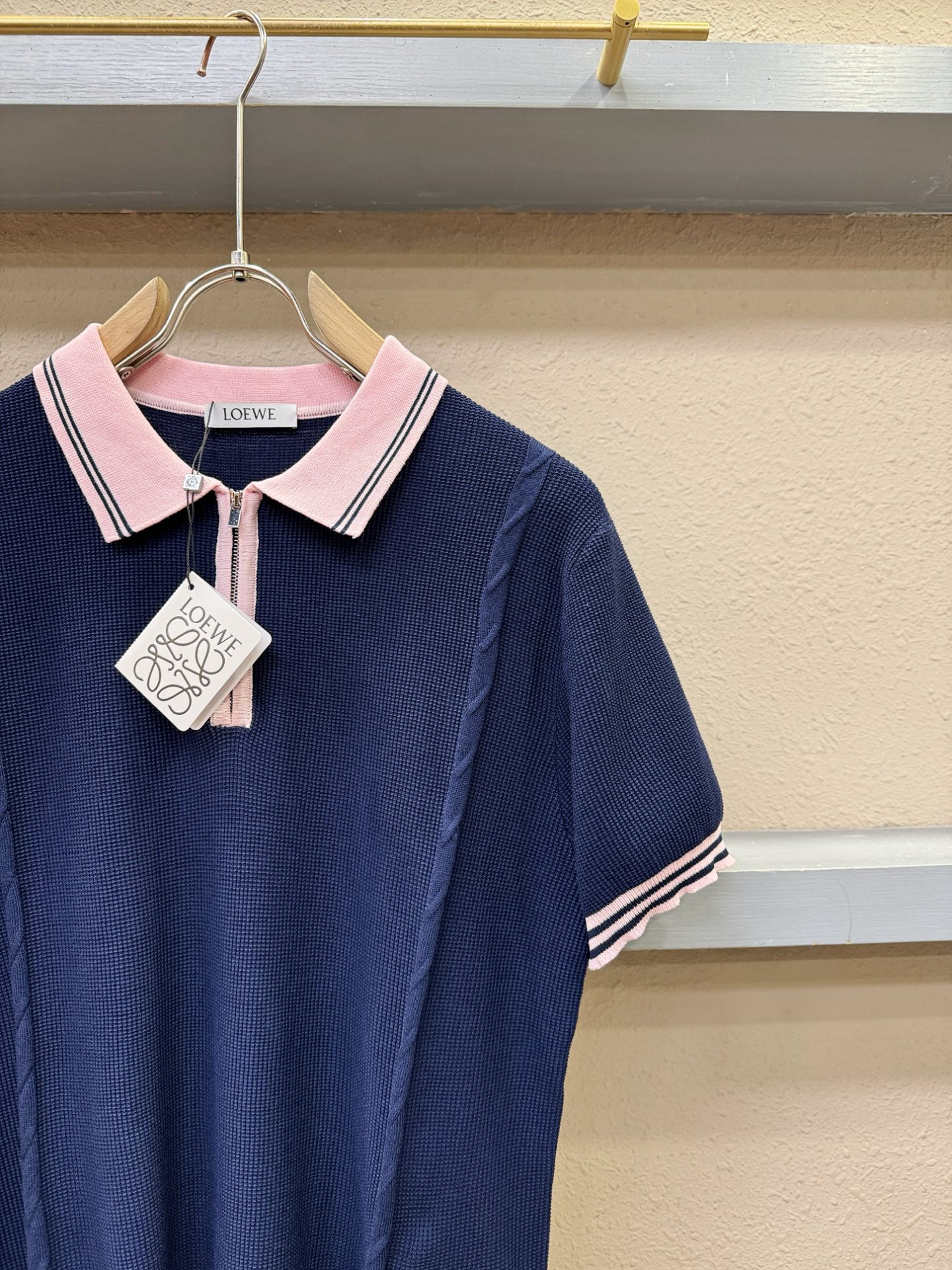 LOEWE罗意威 2026春夏新品针织短袖，进口针织面料，手感柔软。顶级进口私货，时尚设计潮流短袖针织衫