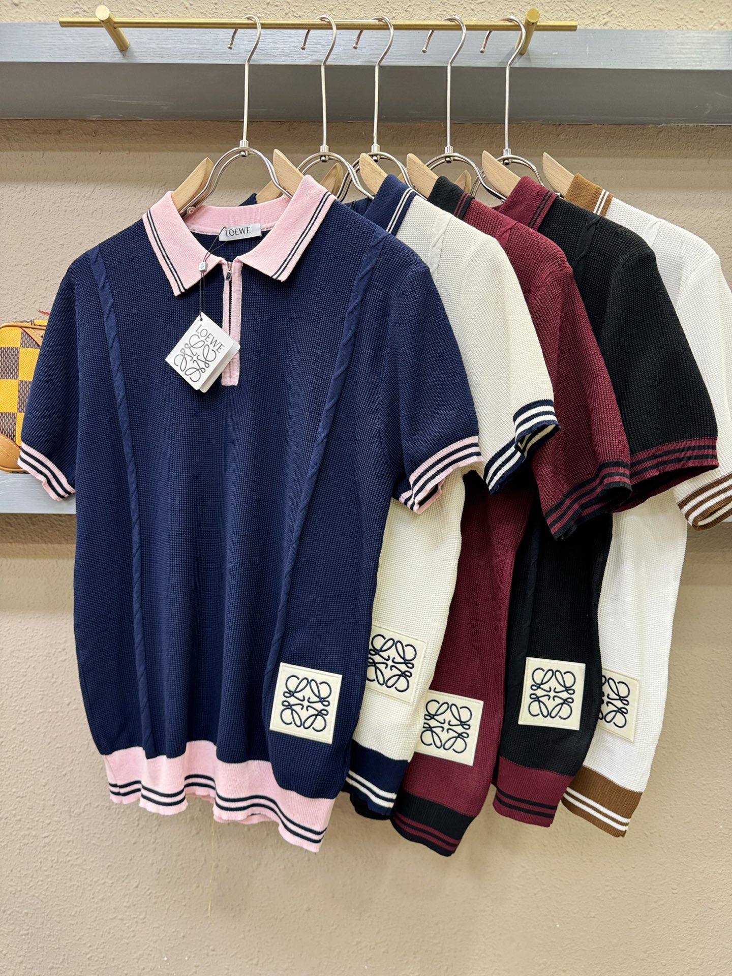 LOEWE罗意威 2026春夏新品针织短袖，进口针织面料，手感柔软。顶级进口私货，时尚设计潮流短袖针织衫