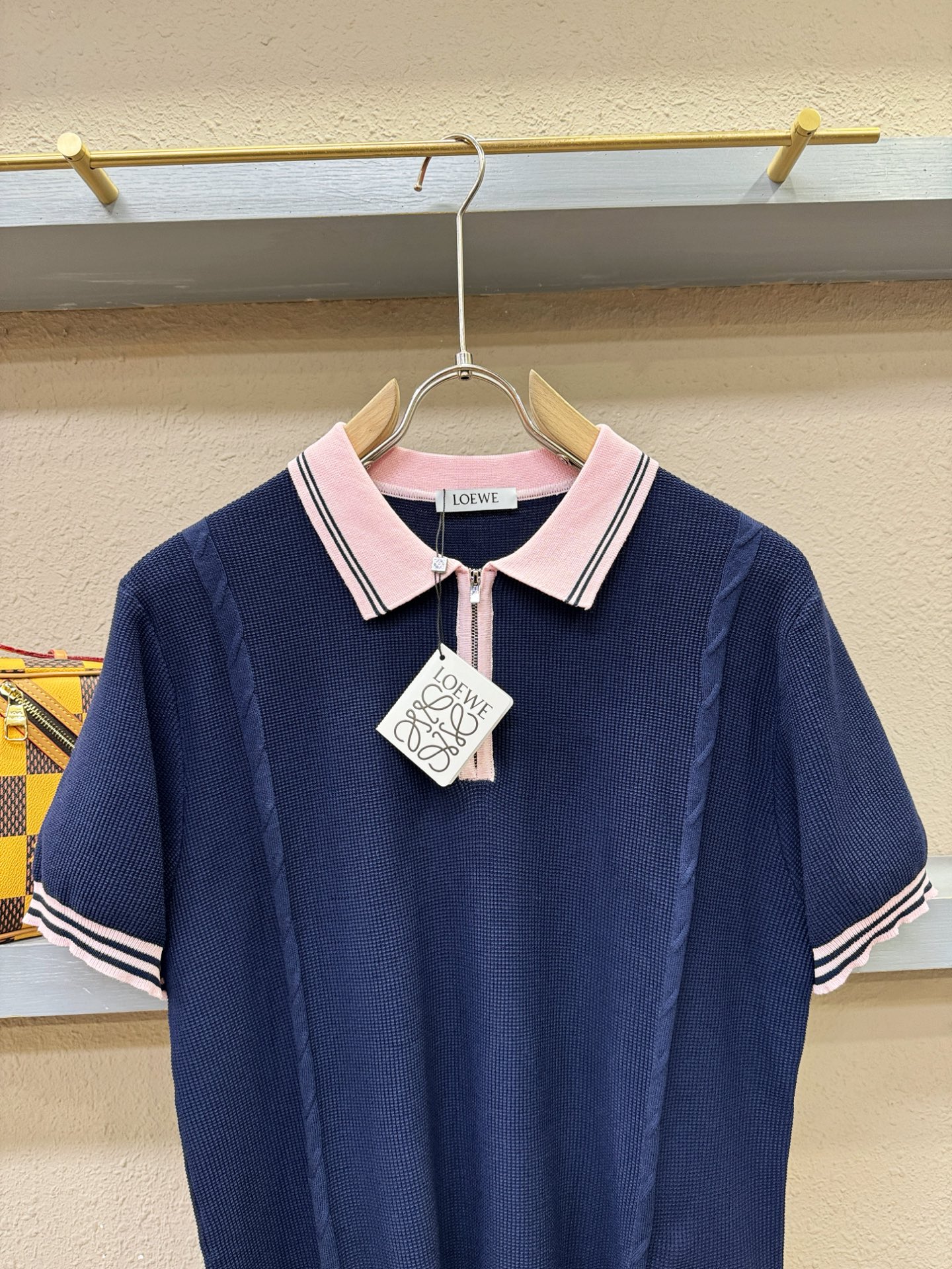 LOEWE罗意威 2026春夏新品针织短袖，进口针织面料，手感柔软。顶级进口私货，时尚设计潮流短袖针织衫