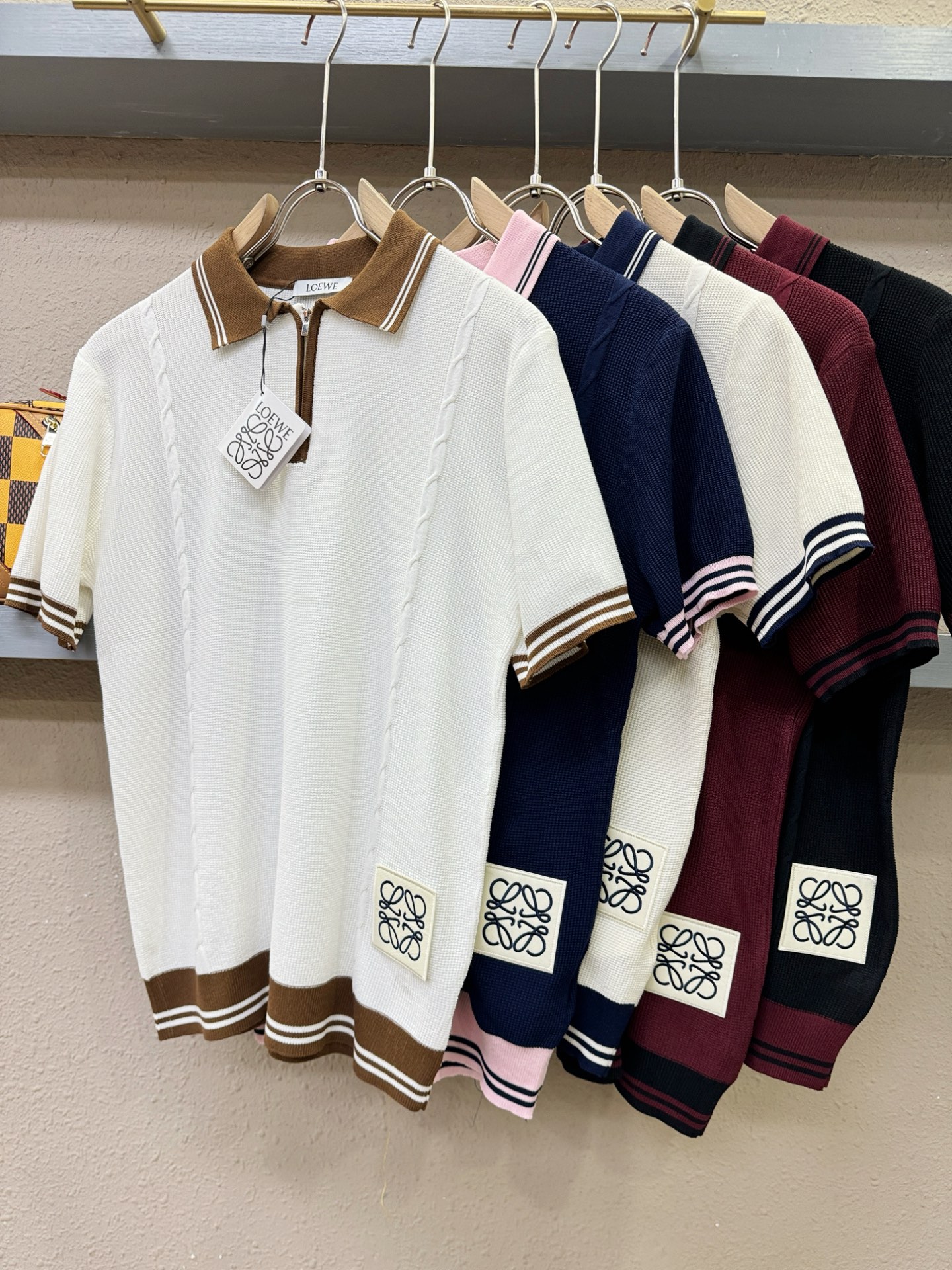 LOEWE罗意威 2026春夏新品针织短袖，进口针织面料，手感柔软。顶级进口私货，时尚设计潮流短袖针织衫