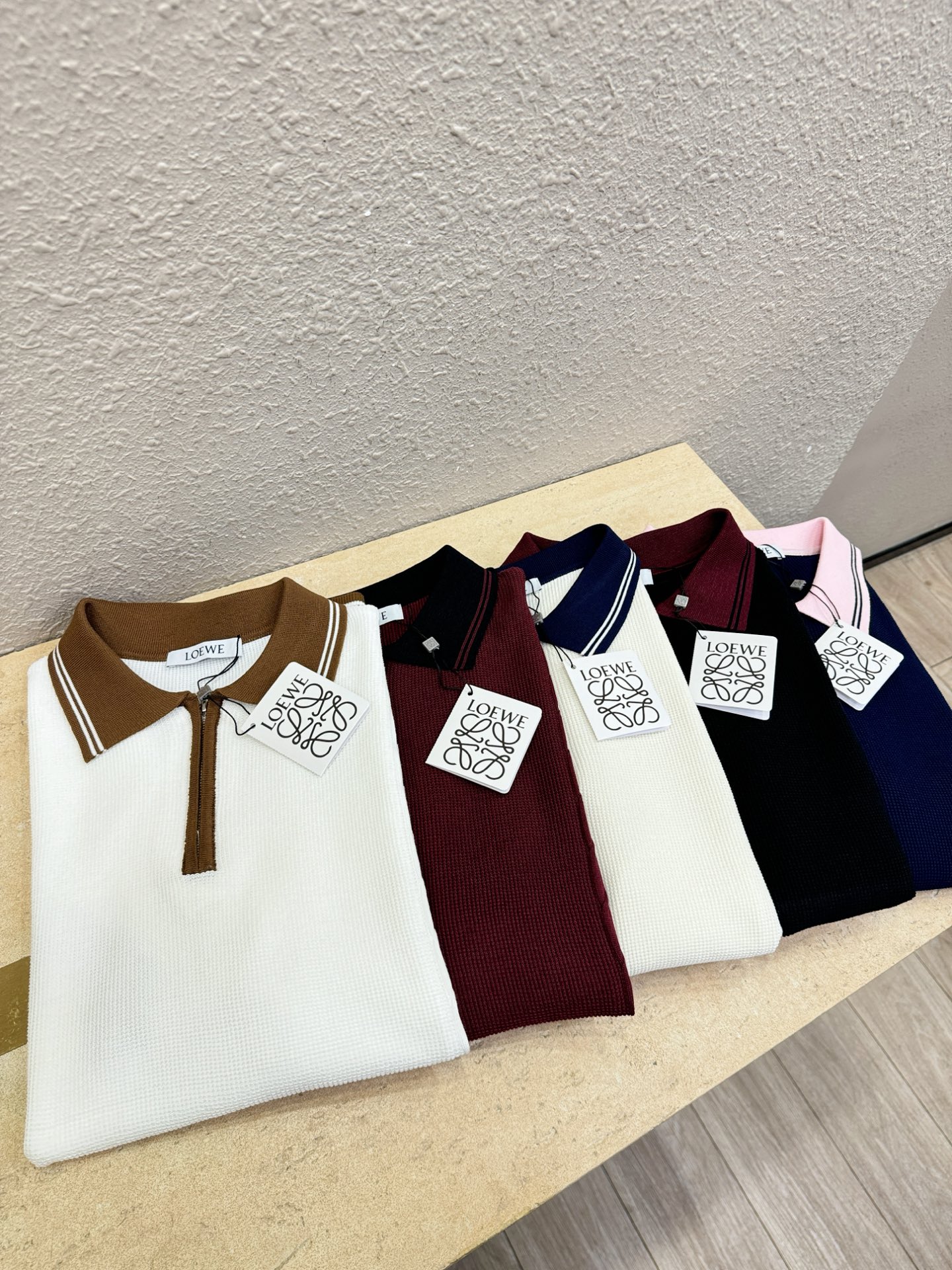 LOEWE罗意威 2026春夏新品针织短袖，进口针织面料，手感柔软。顶级进口私货，时尚设计潮流短袖针织衫