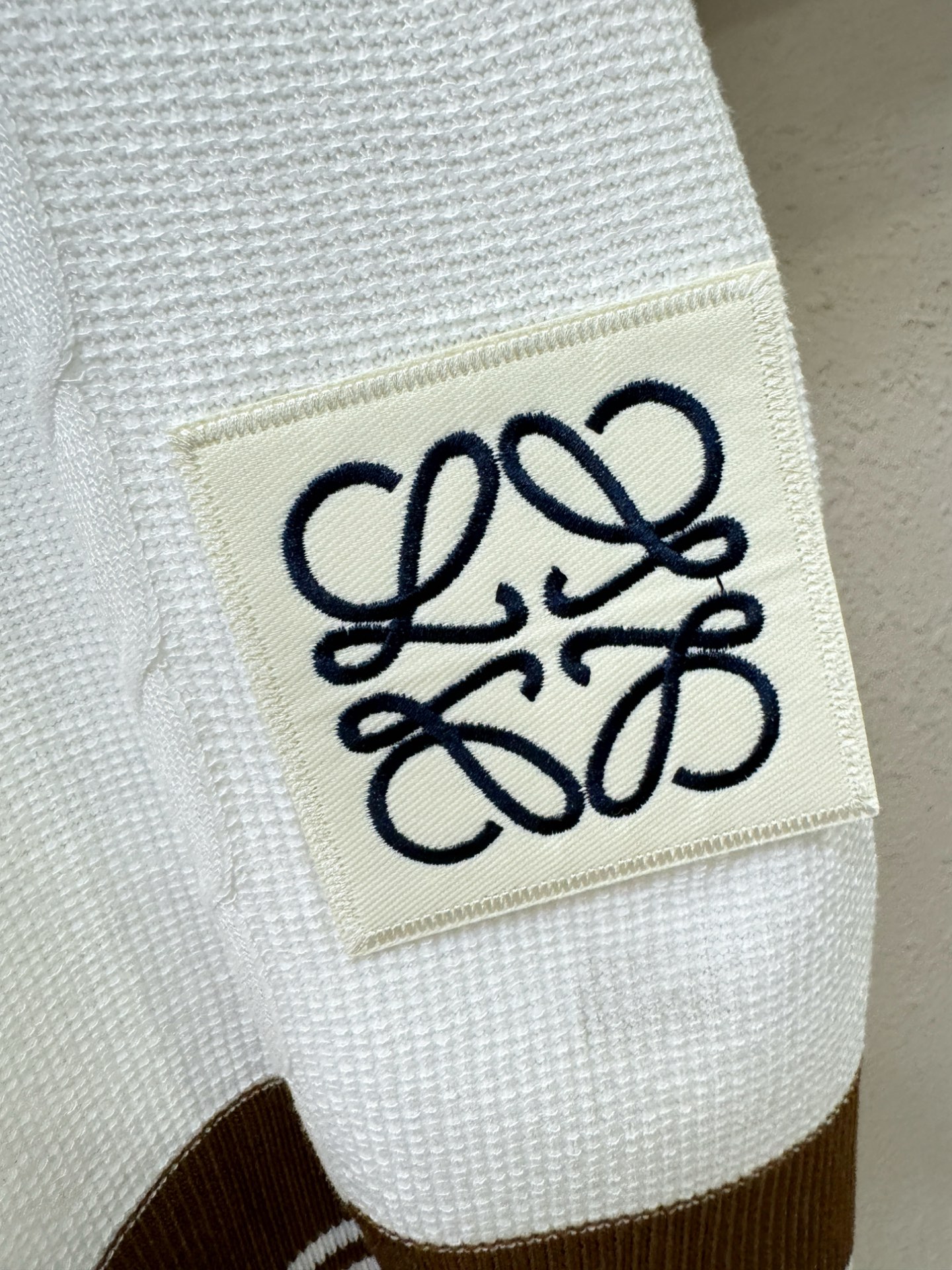 LOEWE罗意威 2026春夏新品针织短袖，进口针织面料，手感柔软。顶级进口私货，时尚设计潮流短袖针织衫