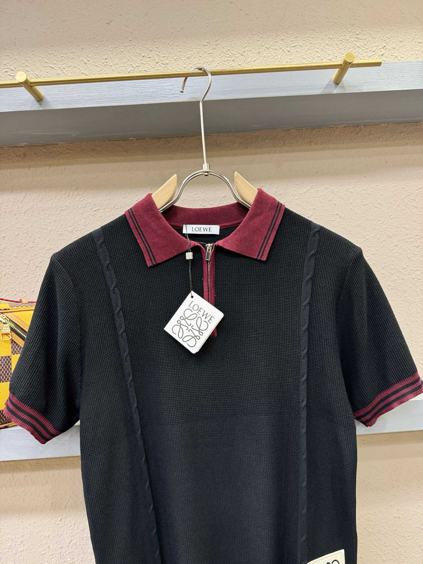 LOEWE罗意威 2026春夏新品针织短袖，进口针织面料，手感柔软。顶级进口私货，时尚设计潮流短袖针织衫