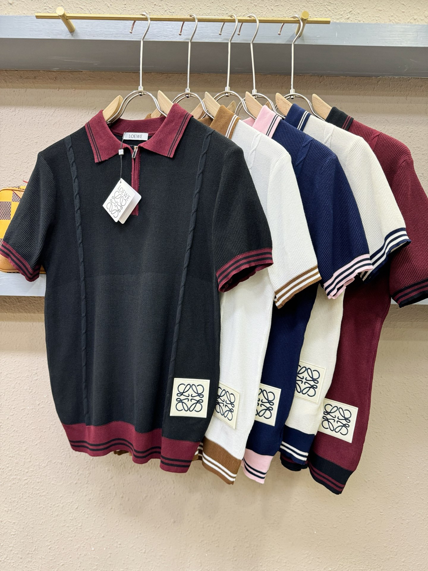 LOEWE罗意威 2026春夏新品针织短袖，进口针织面料，手感柔软。顶级进口私货，时尚设计潮流短袖针织衫