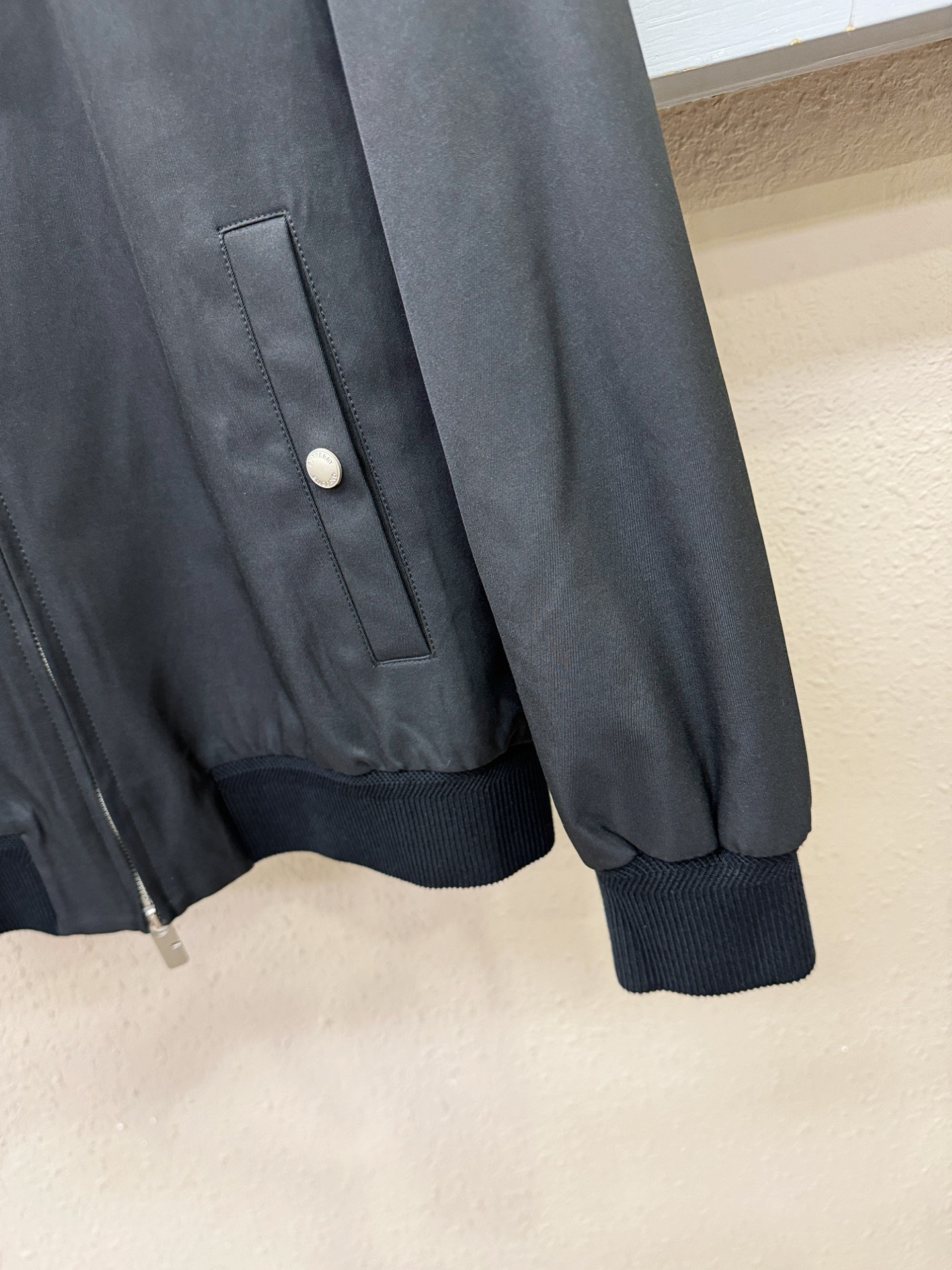 BURBERRY巴宝莉 新款夹克外套，原单狠货 意大利进口面料时尚夹克外套。欧洲专柜同步，上身更随意大方