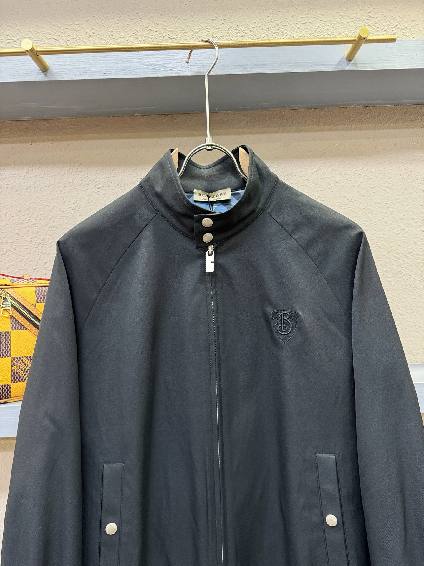 BURBERRY巴宝莉 新款夹克外套，原单狠货 意大利进口面料时尚夹克外套。欧洲专柜同步，上身更随意大方