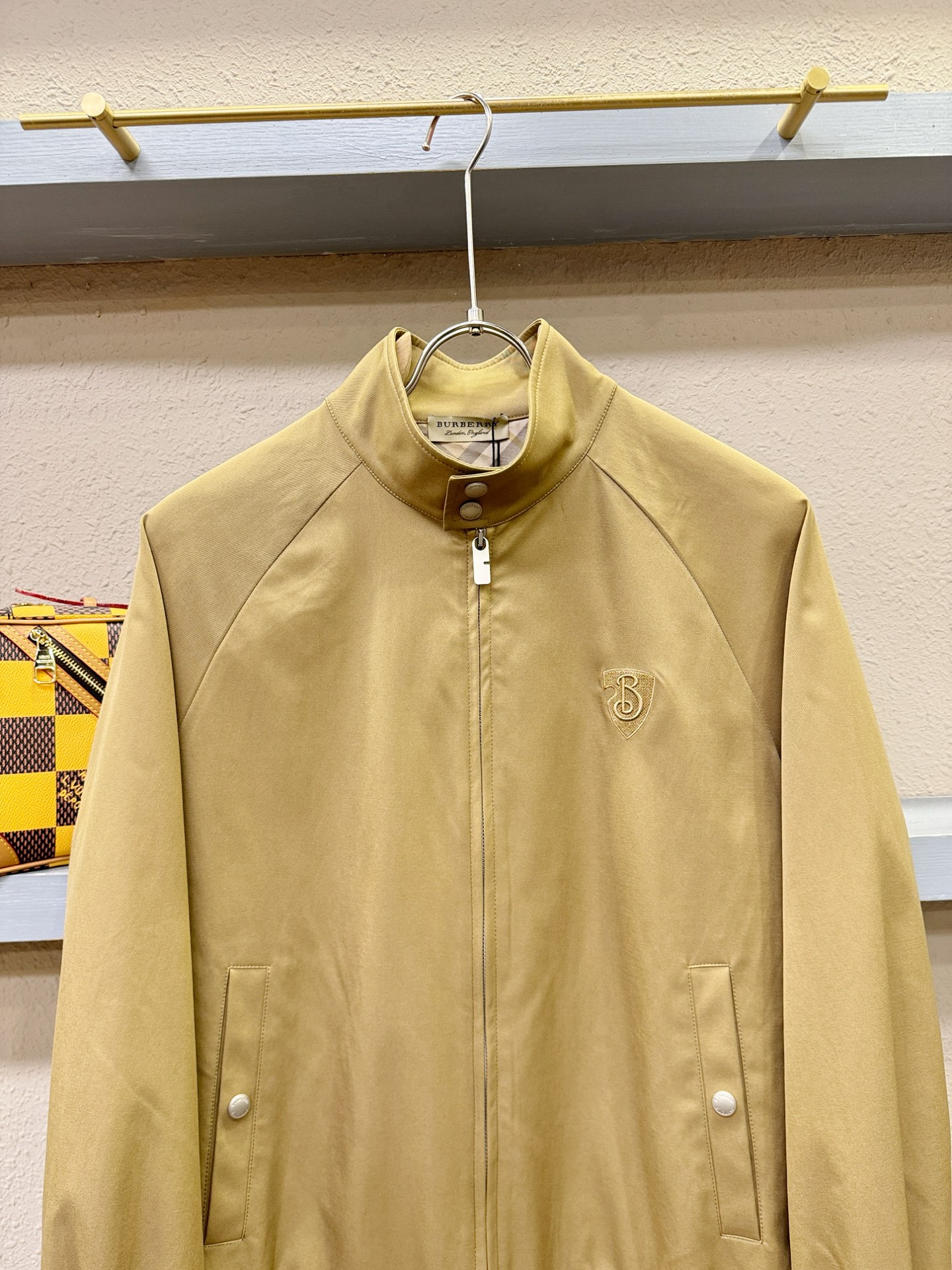 BURBERRY巴宝莉 新款夹克外套，原单狠货 意大利进口面料时尚夹克外套。欧洲专柜同步，上身更随意大方