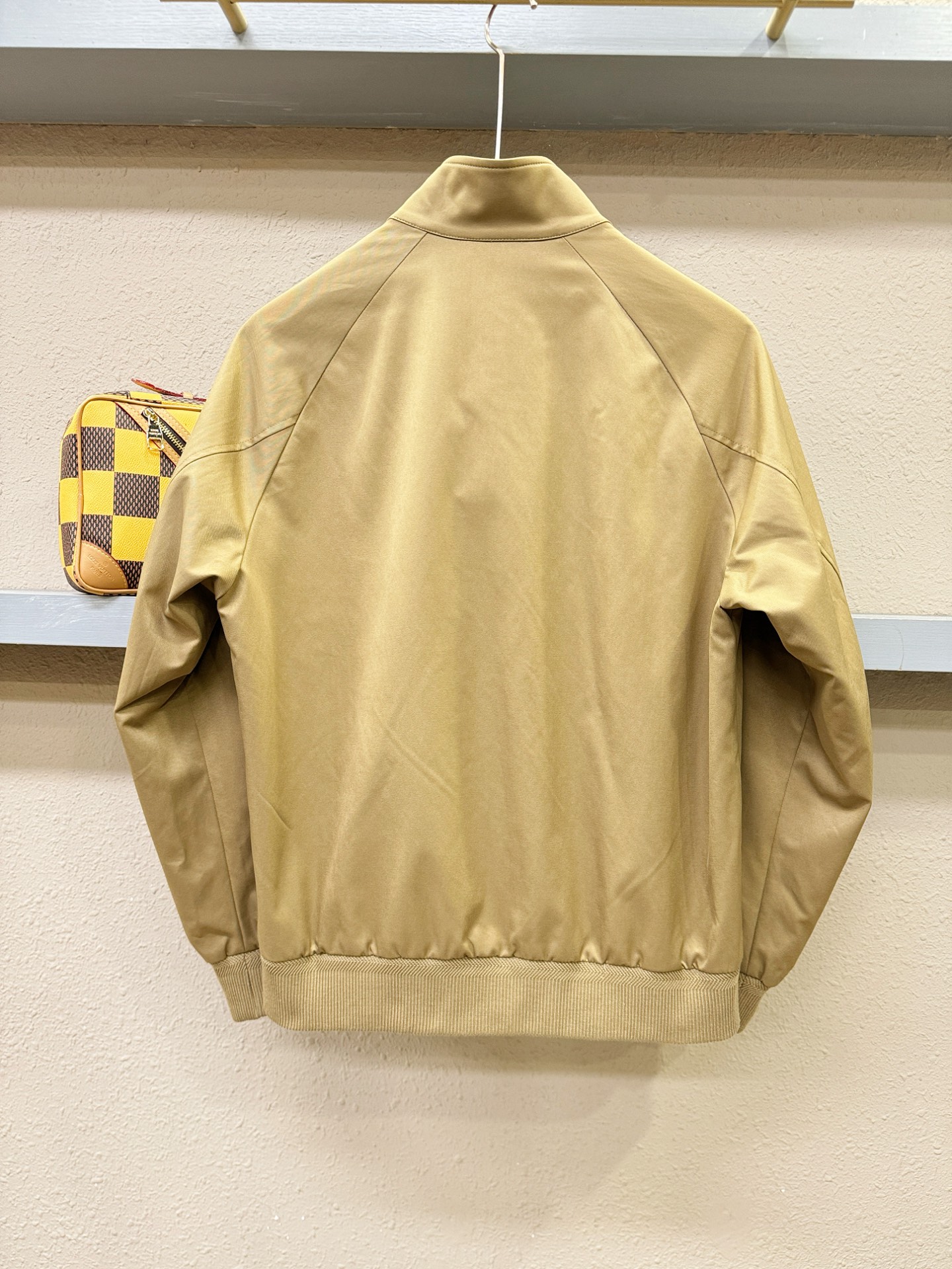 BURBERRY巴宝莉 新款夹克外套，原单狠货 意大利进口面料时尚夹克外套。欧洲专柜同步，上身更随意大方