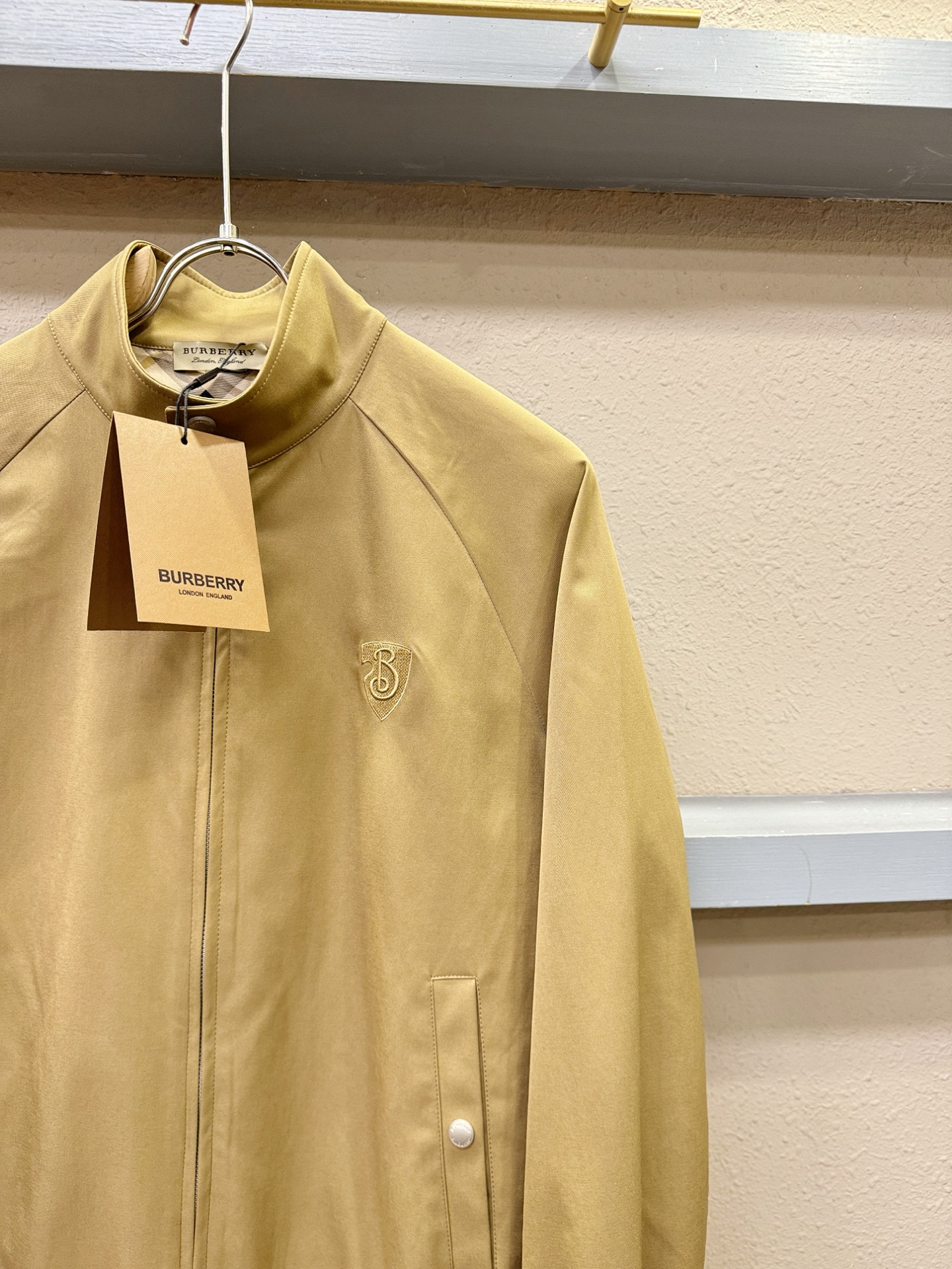 BURBERRY巴宝莉 新款夹克外套，原单狠货 意大利进口面料时尚夹克外套。欧洲专柜同步，上身更随意大方