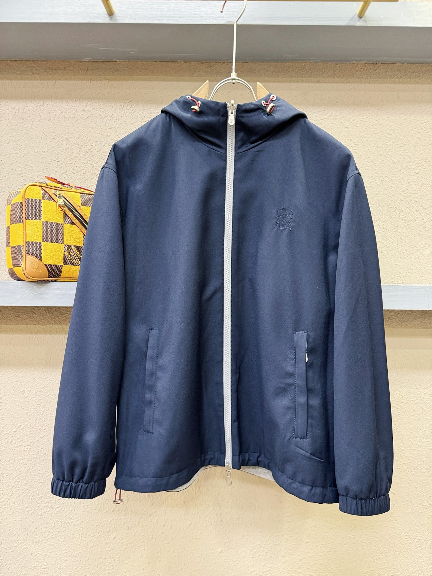 BC布鲁提 新款夹克外套，原单狠货 意大利进口面料时尚夹克外套。欧洲专柜同步，上身更随意大方，专柜原版五